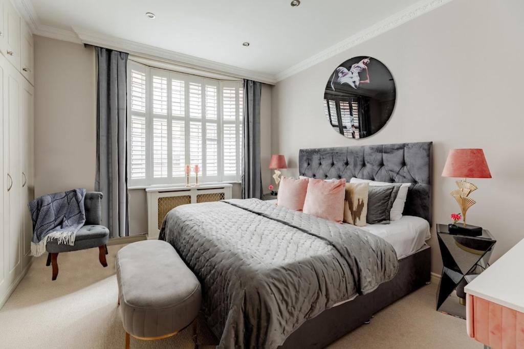 Revamped & Luxxe For Covent Garden Lovers! Adorable For Families & Friends Londen