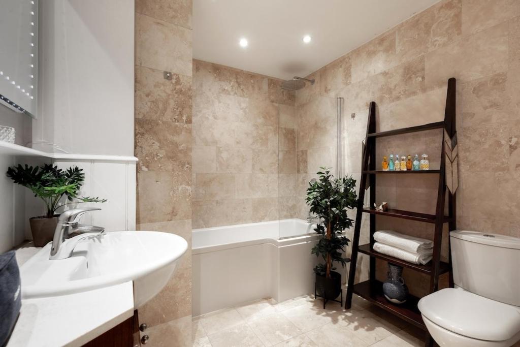Revamped & Luxxe For Covent Garden Lovers! Adorable For Families & Friends * Londen