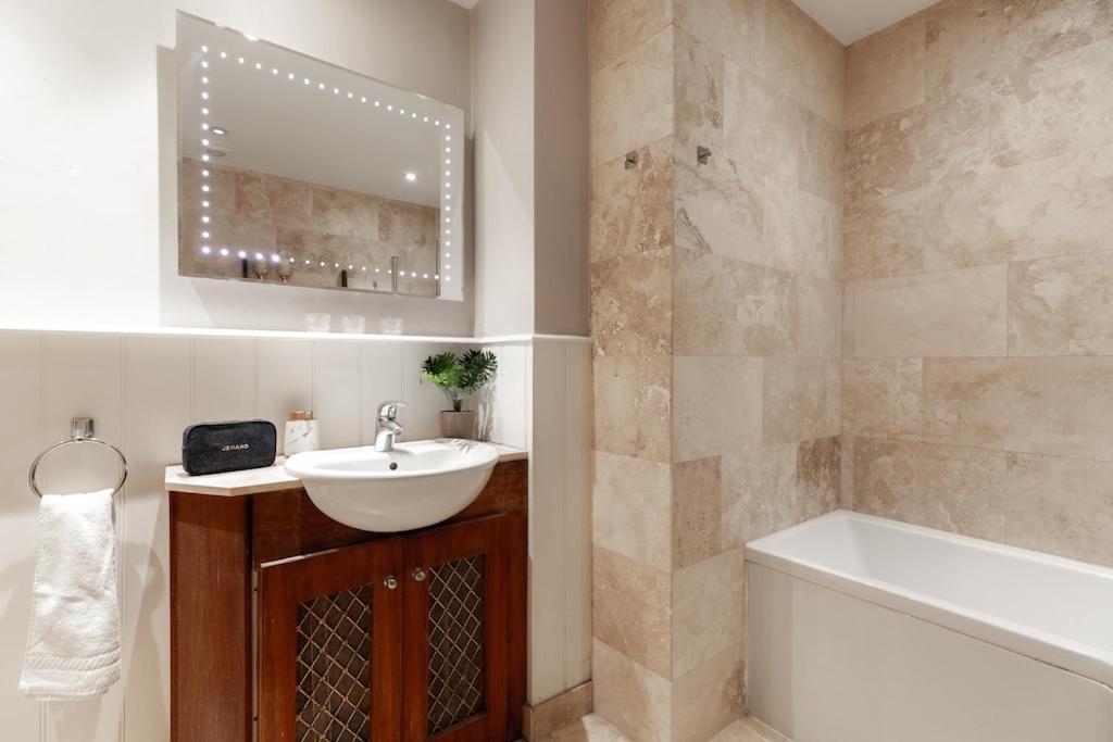 Appartement Revamped & Luxxe For Covent Garden Lovers! Adorable For Families & Friends