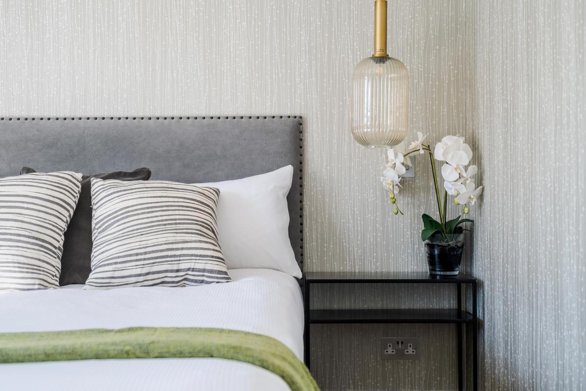 Luxury 3 Bedrooms In *