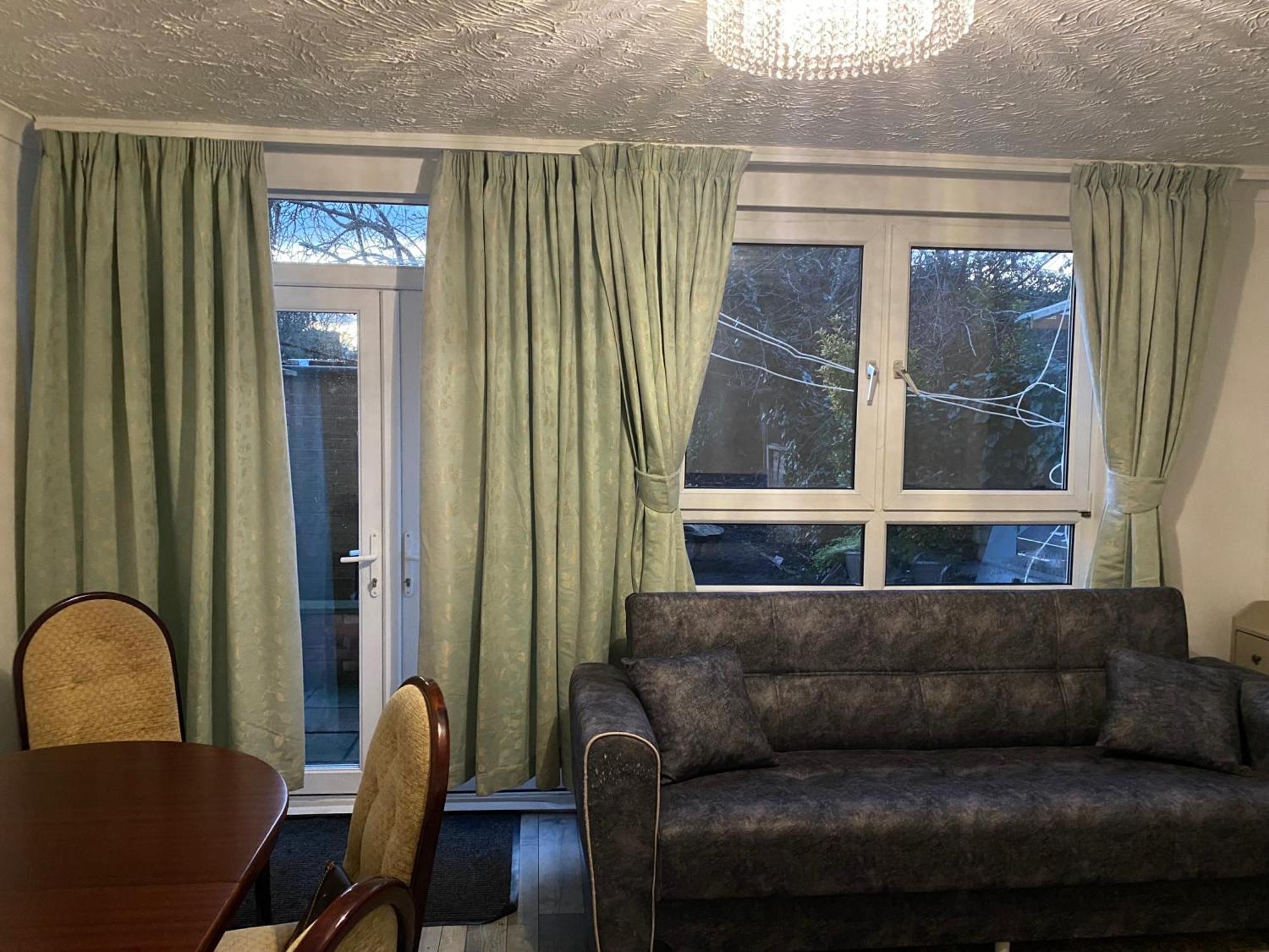 Charm - 3 Bedroom House Near Canary Wharf Hébergement de vacances Londres