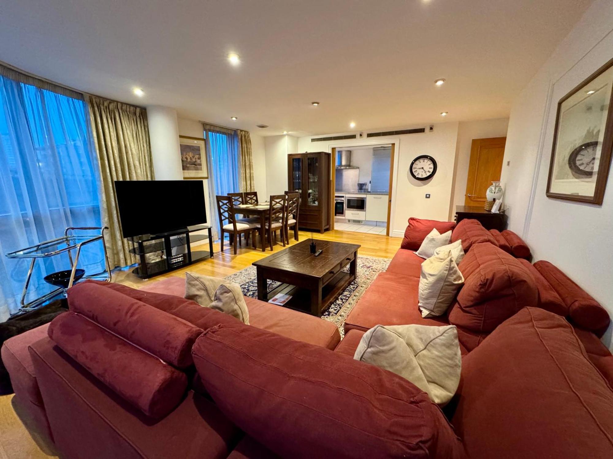 Paddington Lake Side 2bed 2bath Appartement *