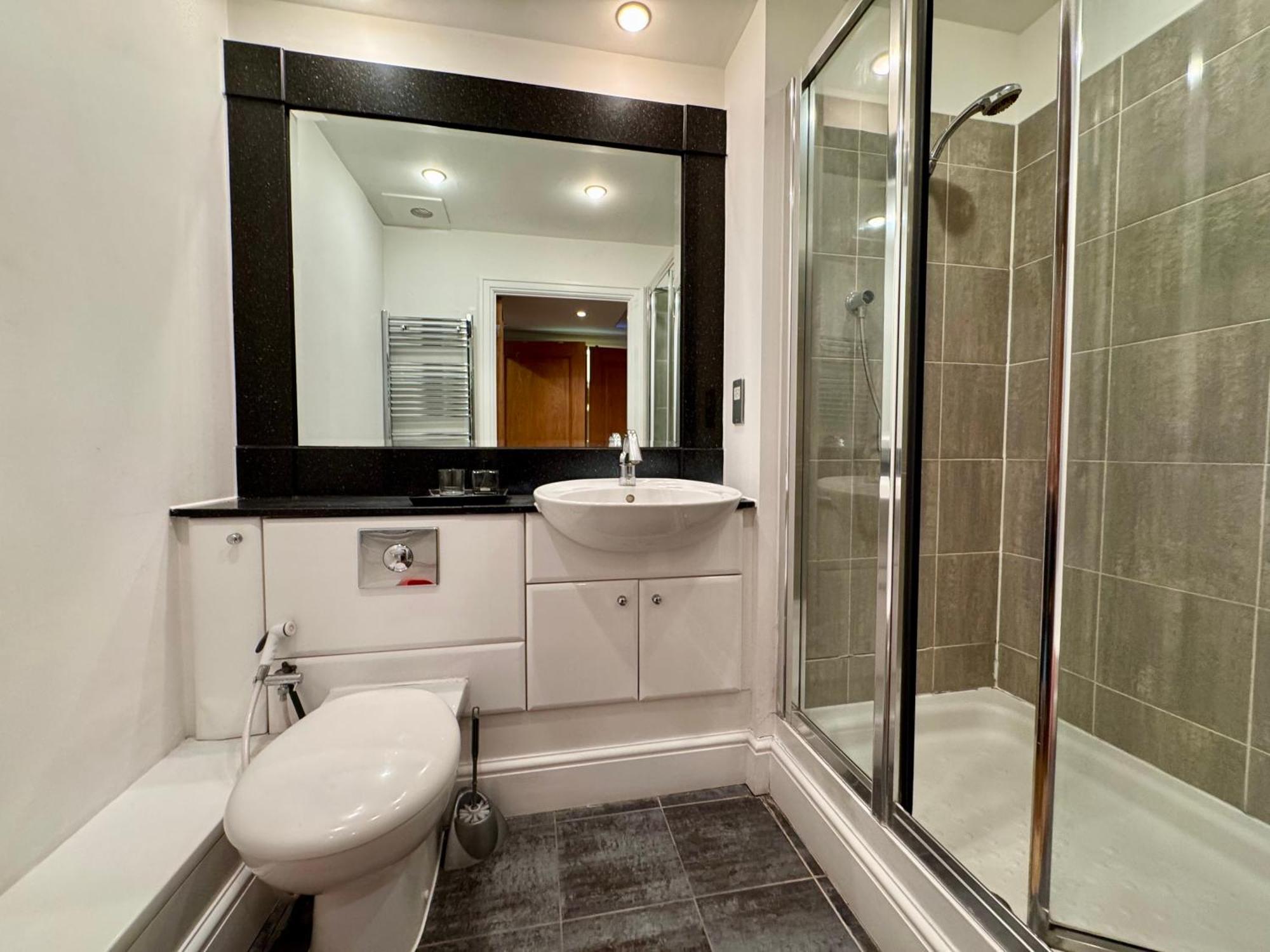 Paddington Lake Side 2bed 2bath Londres
