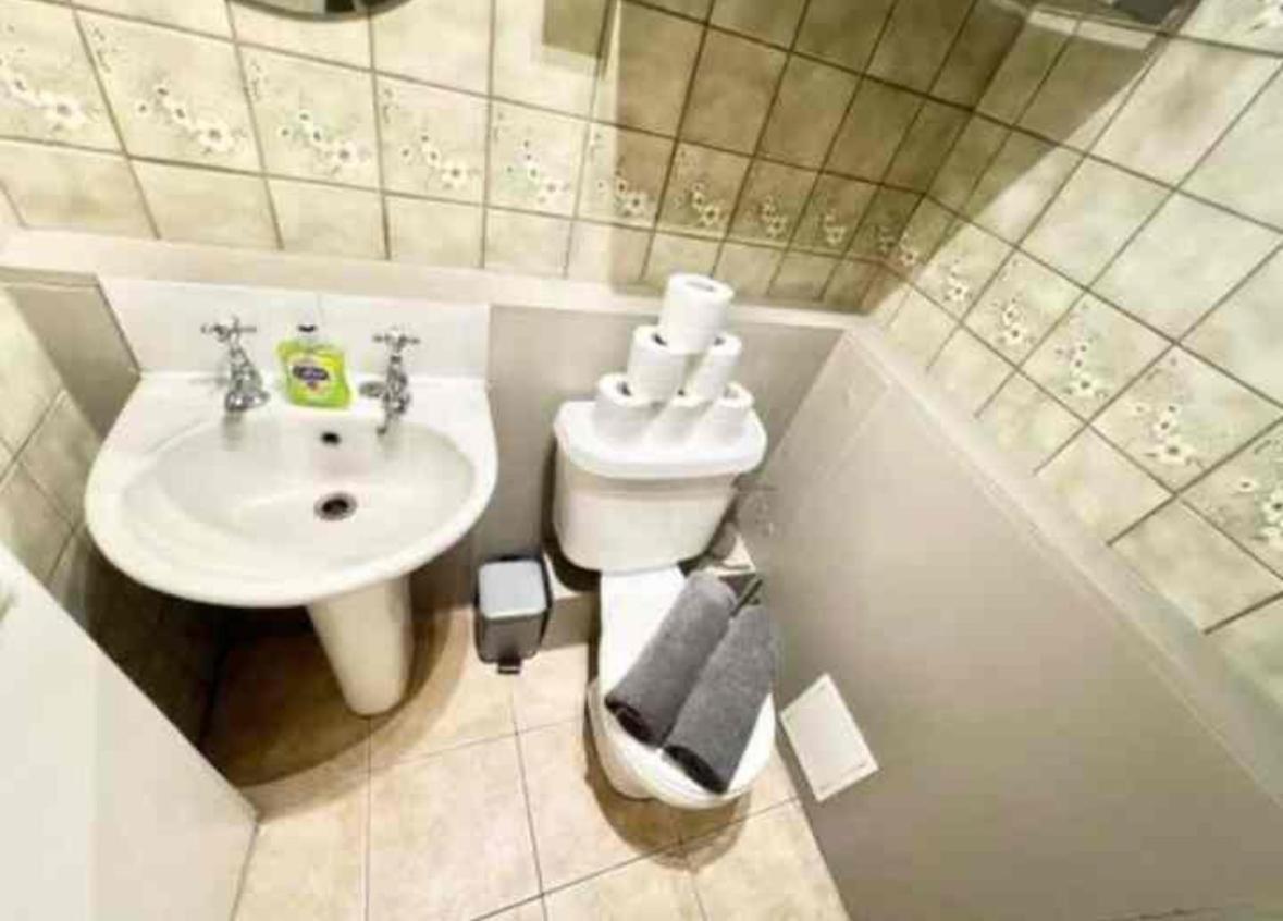 Gasthof Paddington Private Sleeps 4 London