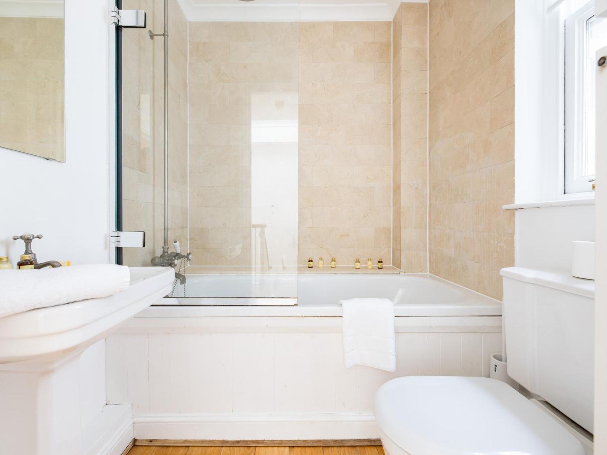 Pass The Keys Stylish 3 Bedroom House In A Quiet Mews By Tube Hébergement de vacances *