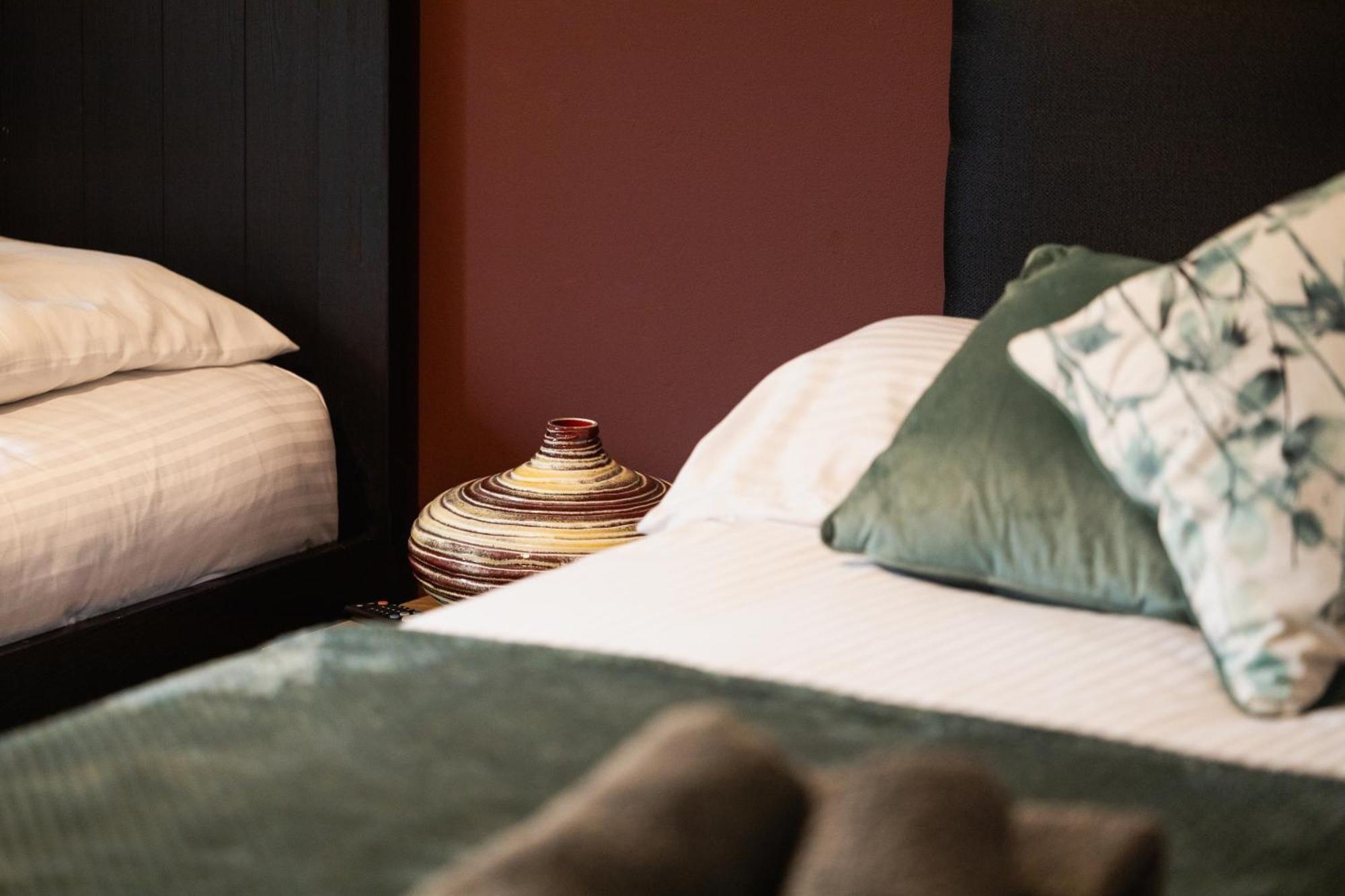 Luxury 5 Star-London Bridge City Center Apartment W Free Parking-Wifi-Lastmindeals-Mobilerate Offers-Geniusoffers-Leisure-Family-Sleeps 7! *