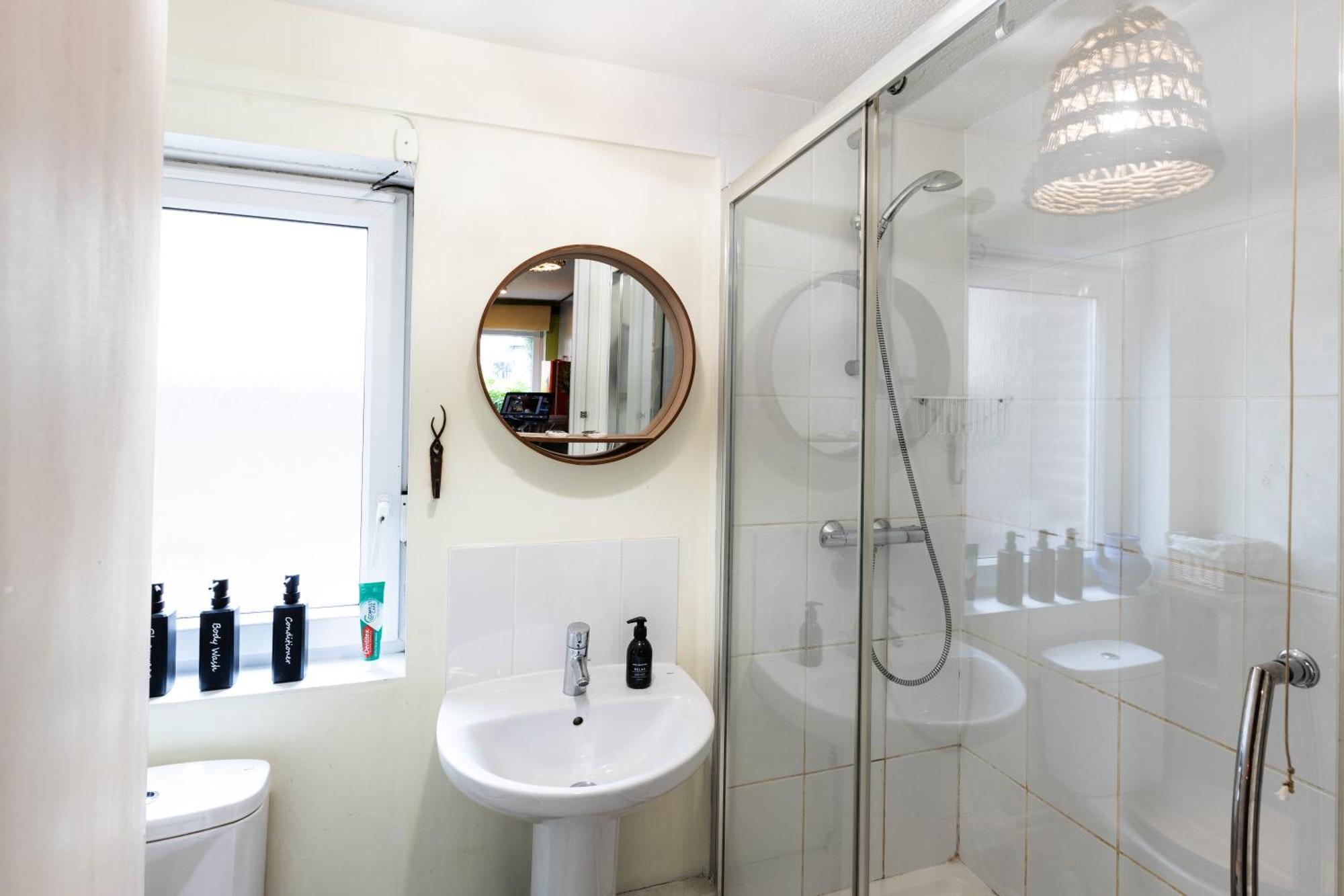 Apartamento 20 Percent Off -Promo Genius Offers-Citycenter Londonbridge Apartment With Parking-Wifi-Sleeps7-4Beds-Netflix-Family!