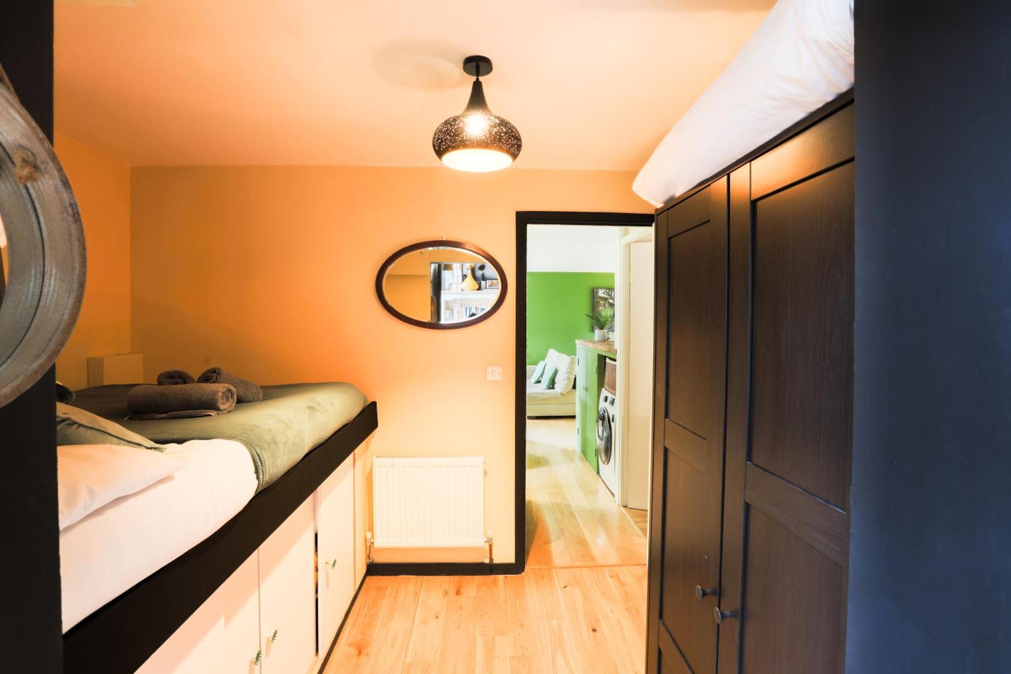 Apartamento 20 Percent Off -Promo Genius Offers-Citycenter Londonbridge Apartment With Parking-Wifi-Sleeps7-4Beds-Netflix-Family! Londres