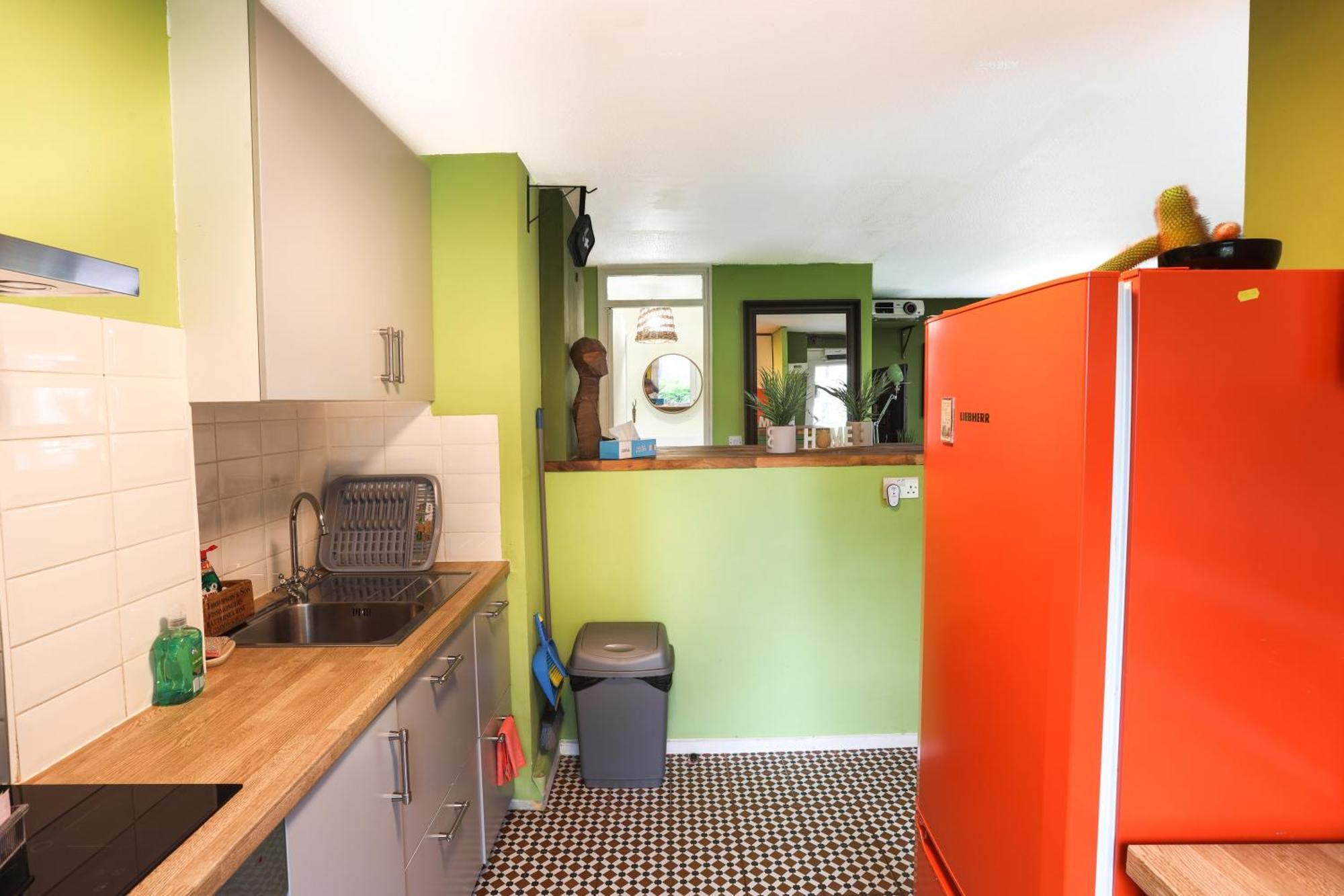Apartamento 20 Percent Off -Promo Genius Offers-Citycenter Londonbridge Apartment With Parking-Wifi-Sleeps7-4Beds-Netflix-Family! *