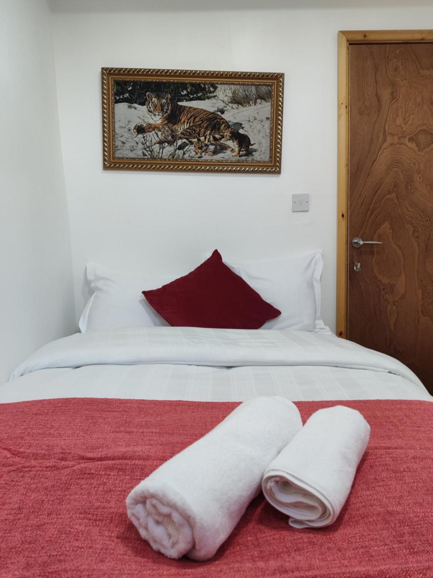 Tower Bridge Roomzzzz Couette-café