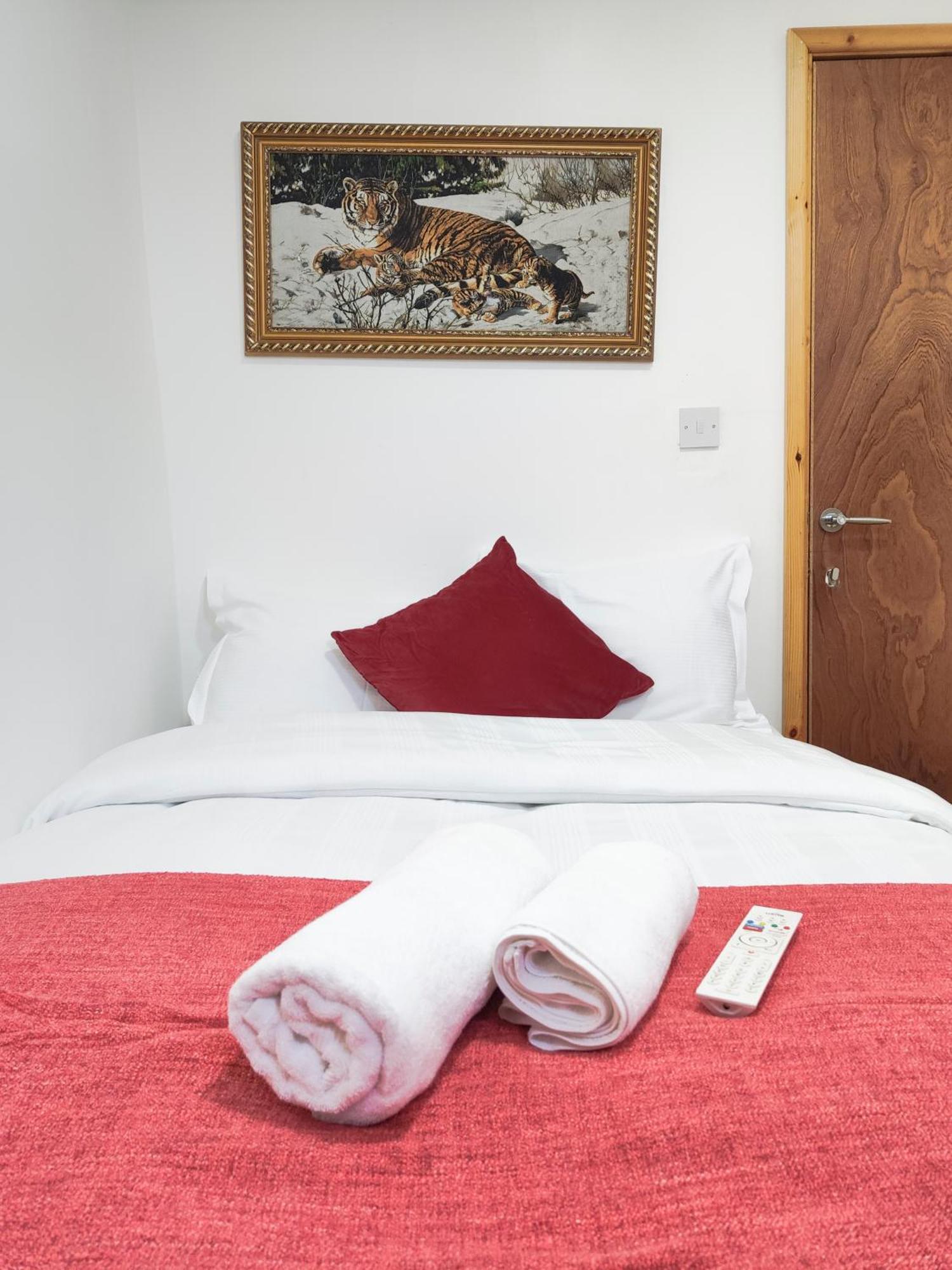 Tower Bridge Roomzzzz Couette-café *
