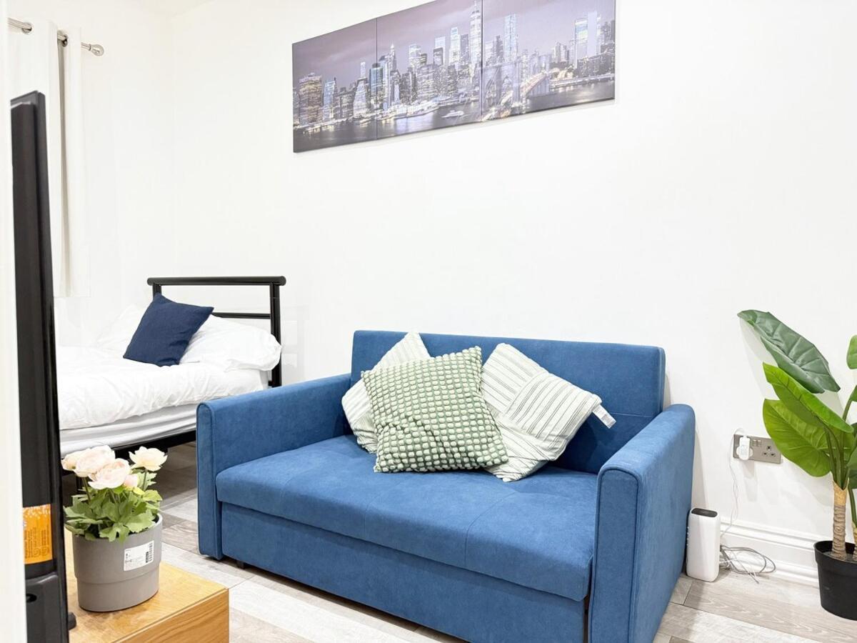 25 Mins To With Free Parking & Large Garden Appartement Londres