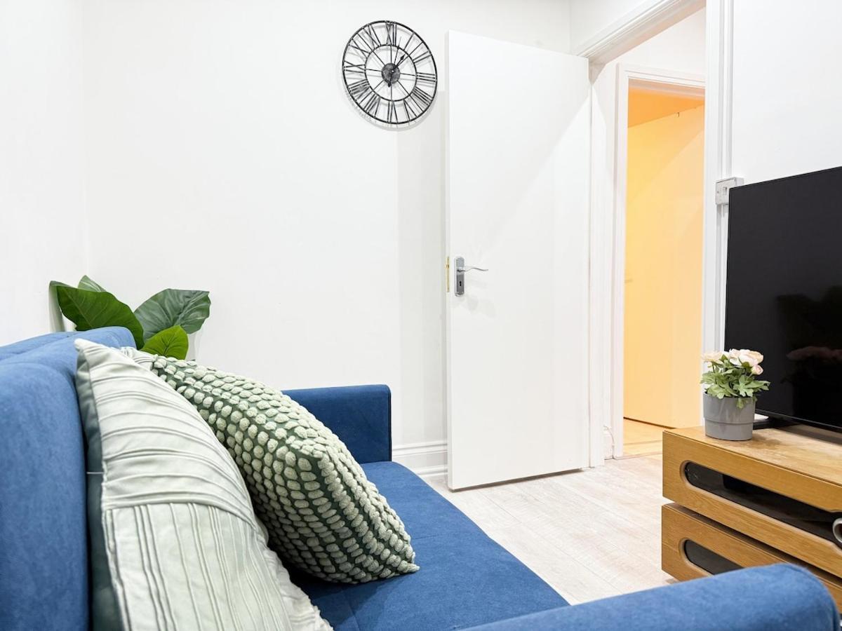 Appartement 25 Mins To With Free Parking & Large Garden Londres