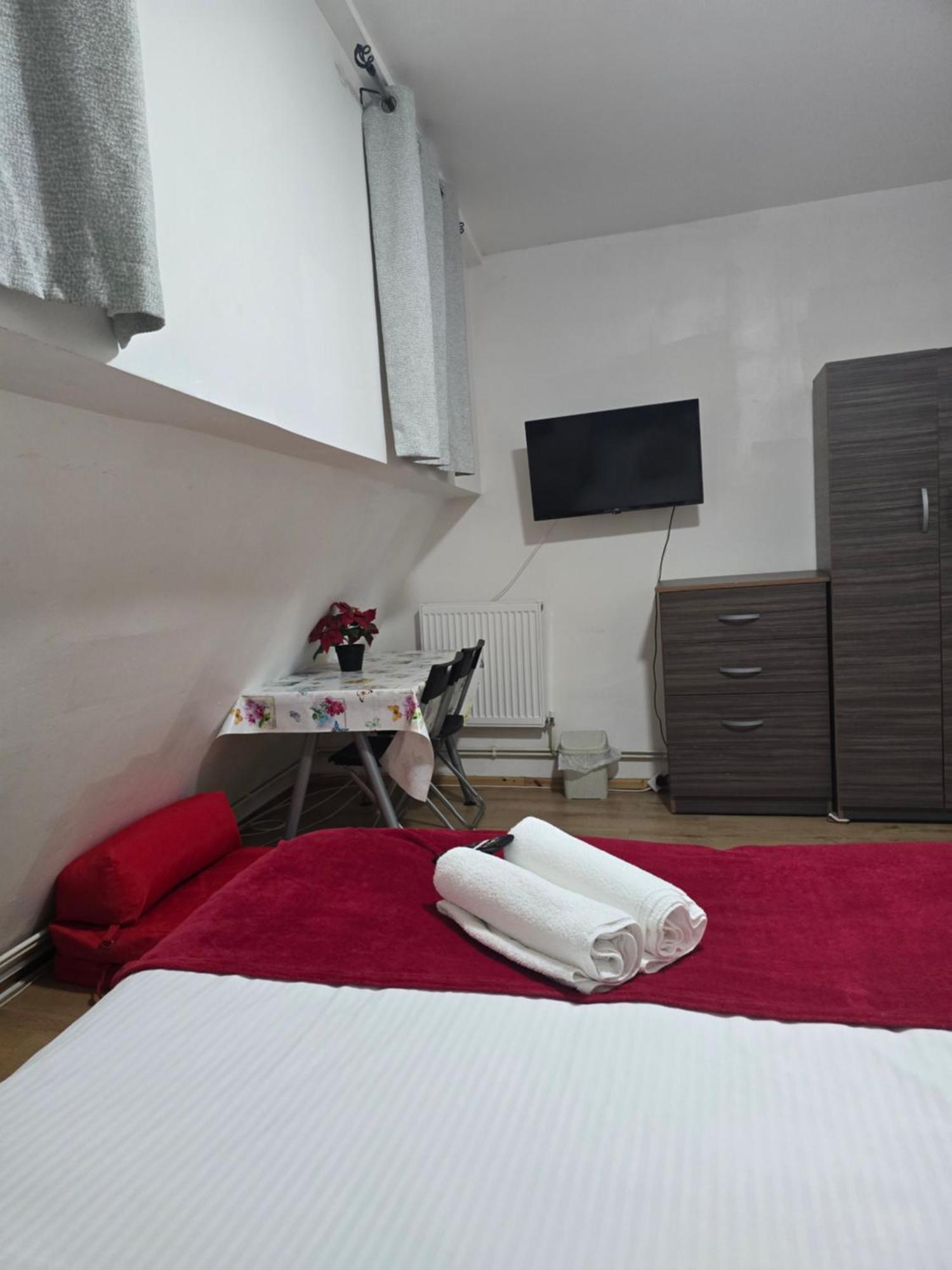 Tower Bridge Roomzzzz * Londres