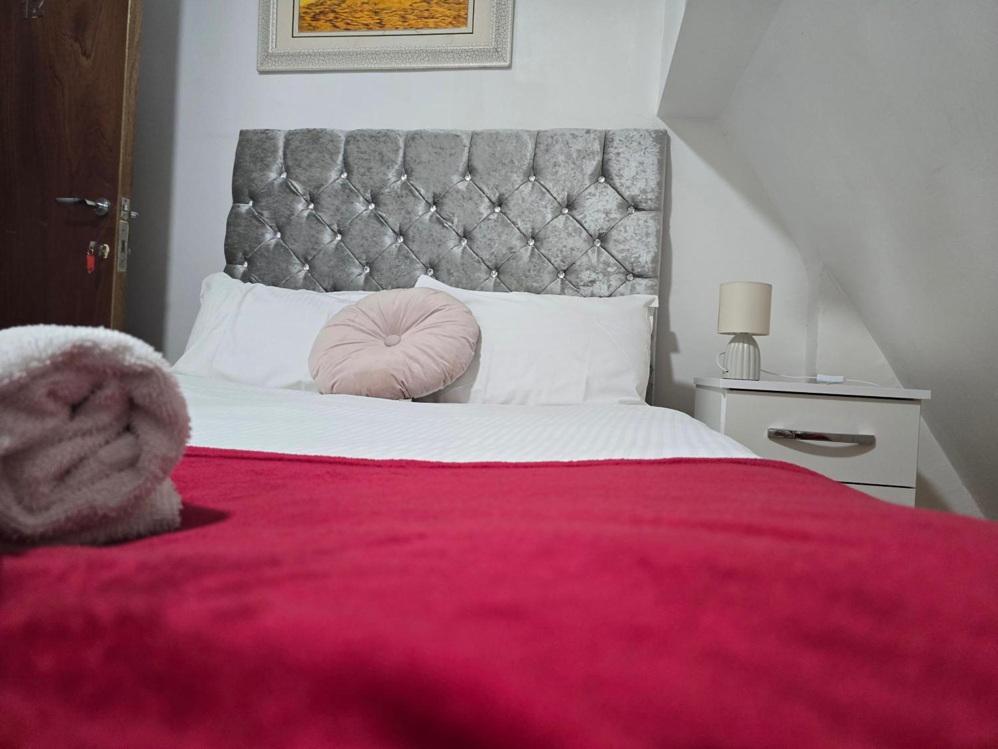 Tower Bridge Roomzzzz Couette-café Londres