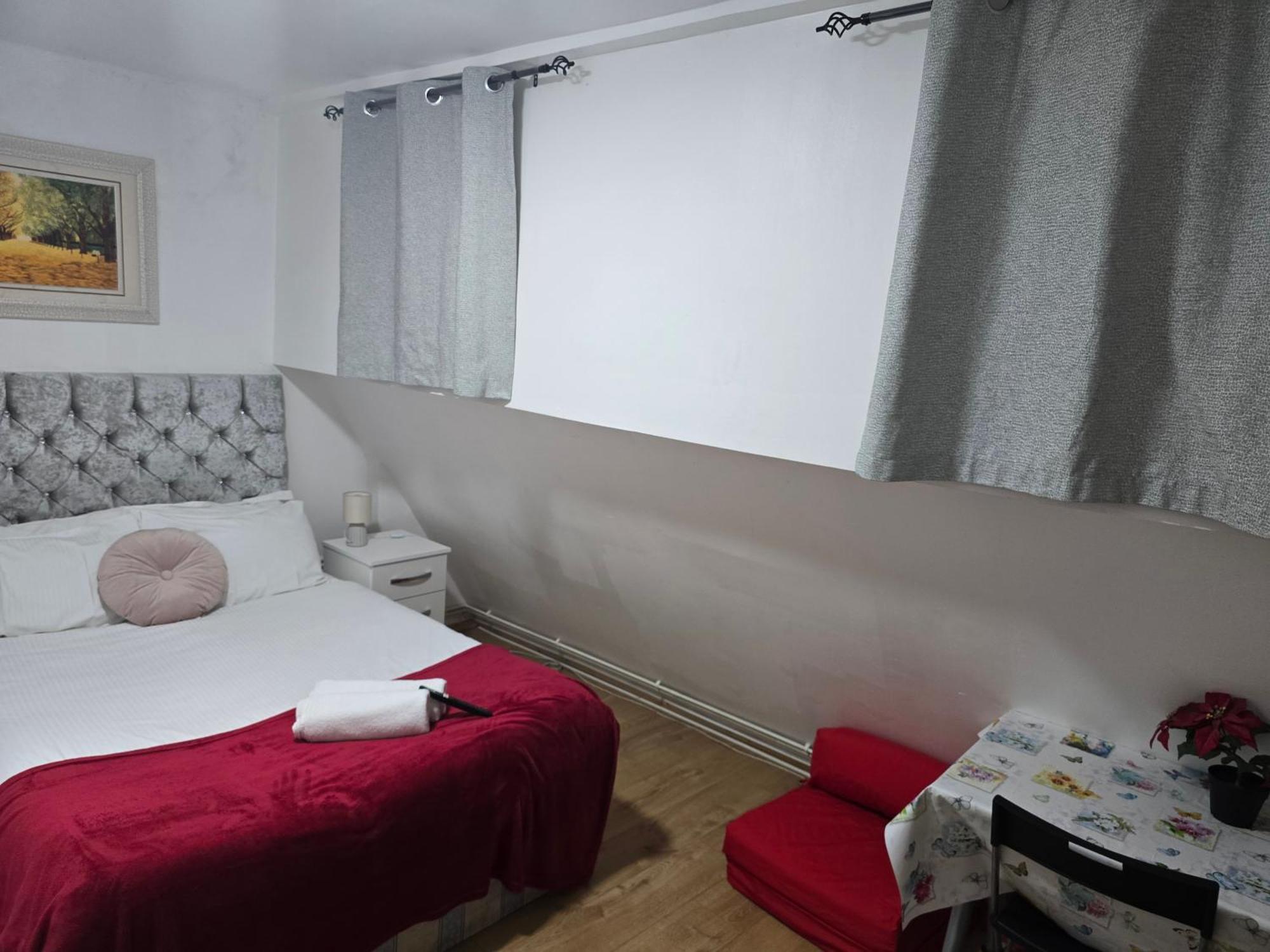 Tower Bridge Roomzzzz Couette-café