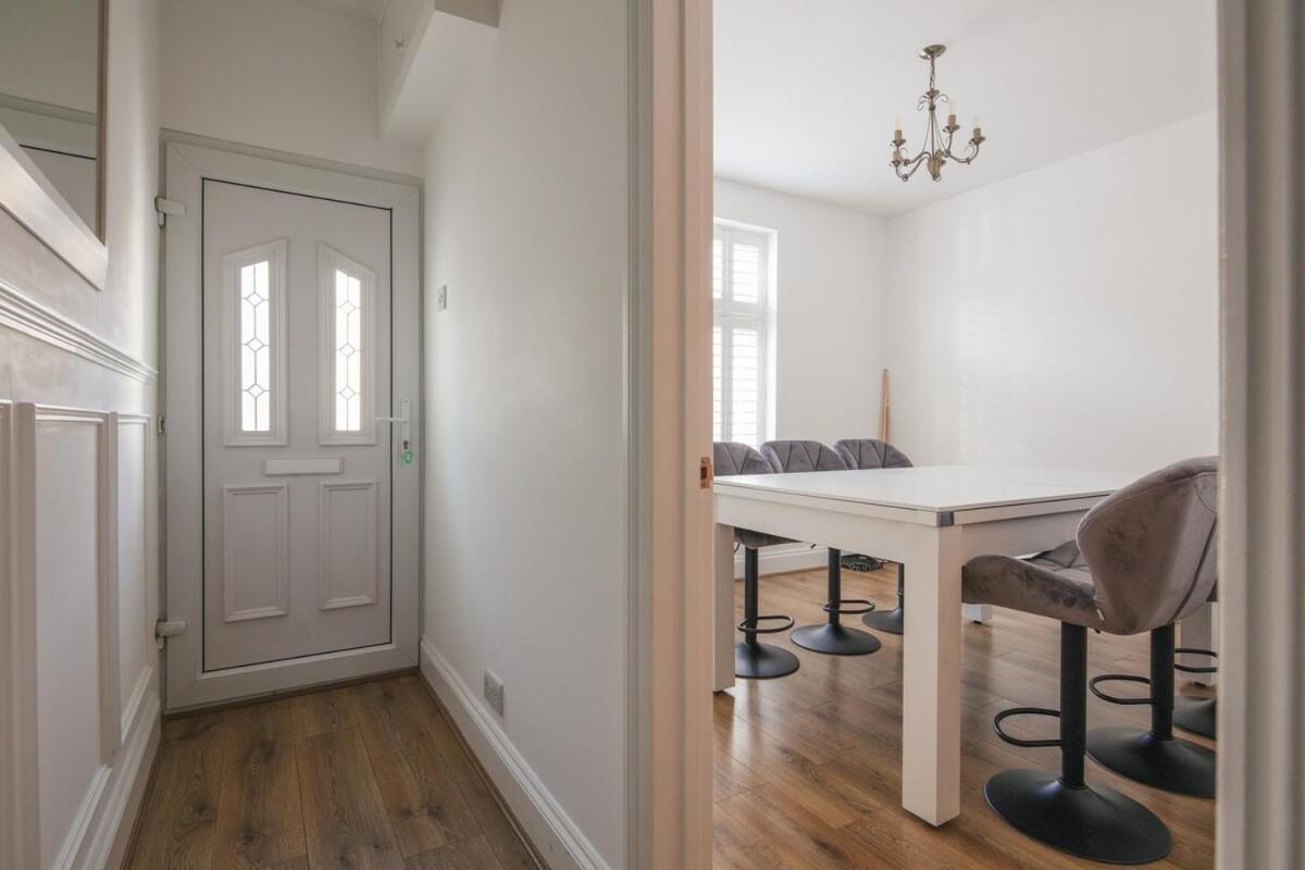 Spacious 3 Bedroom With Ps5 And Pool Table Near O2 Arena Canary Wharf And Elizabeth Line To Appartement *