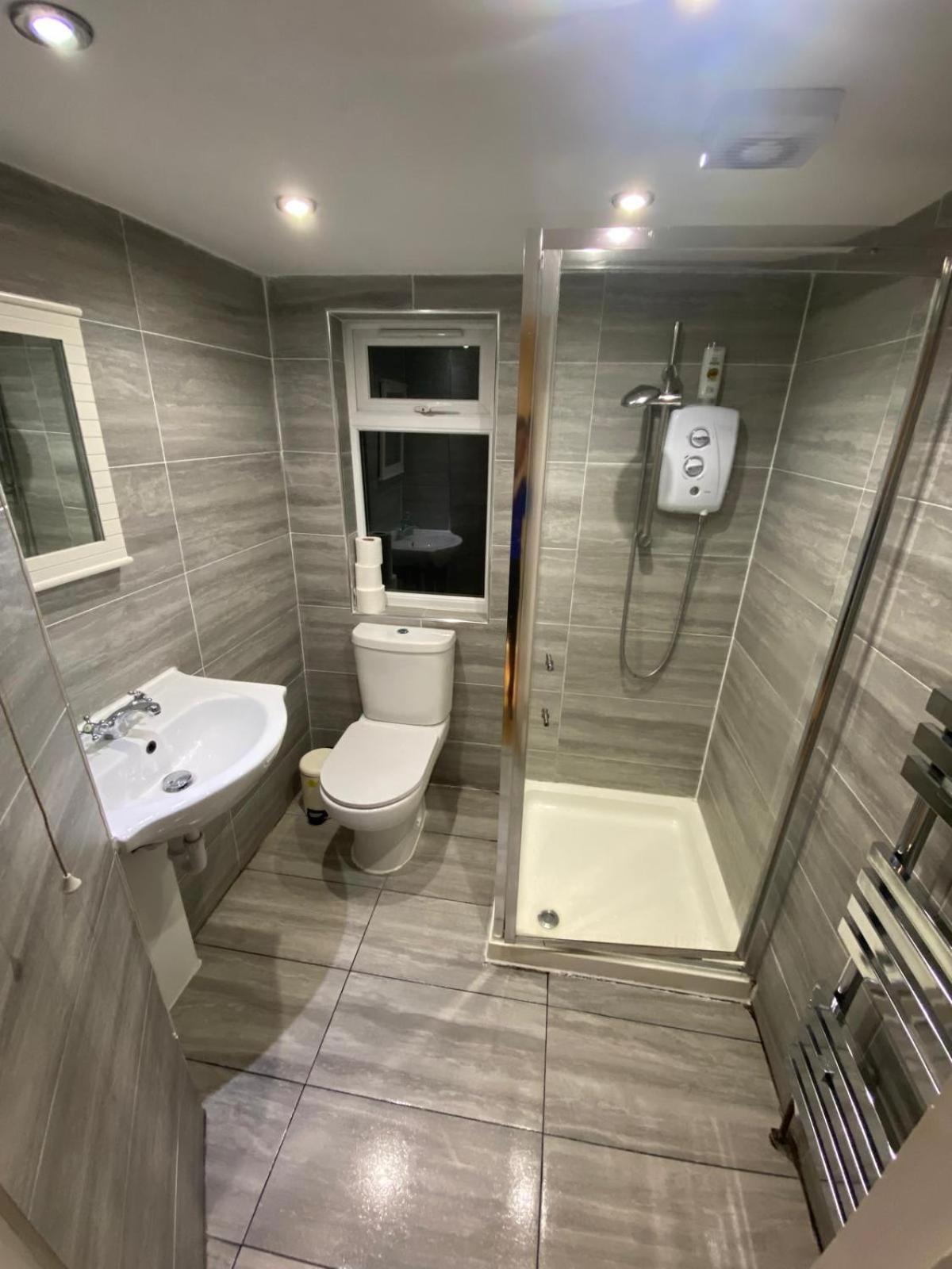 4 Bedroom & 2 Bedroom Appartement *