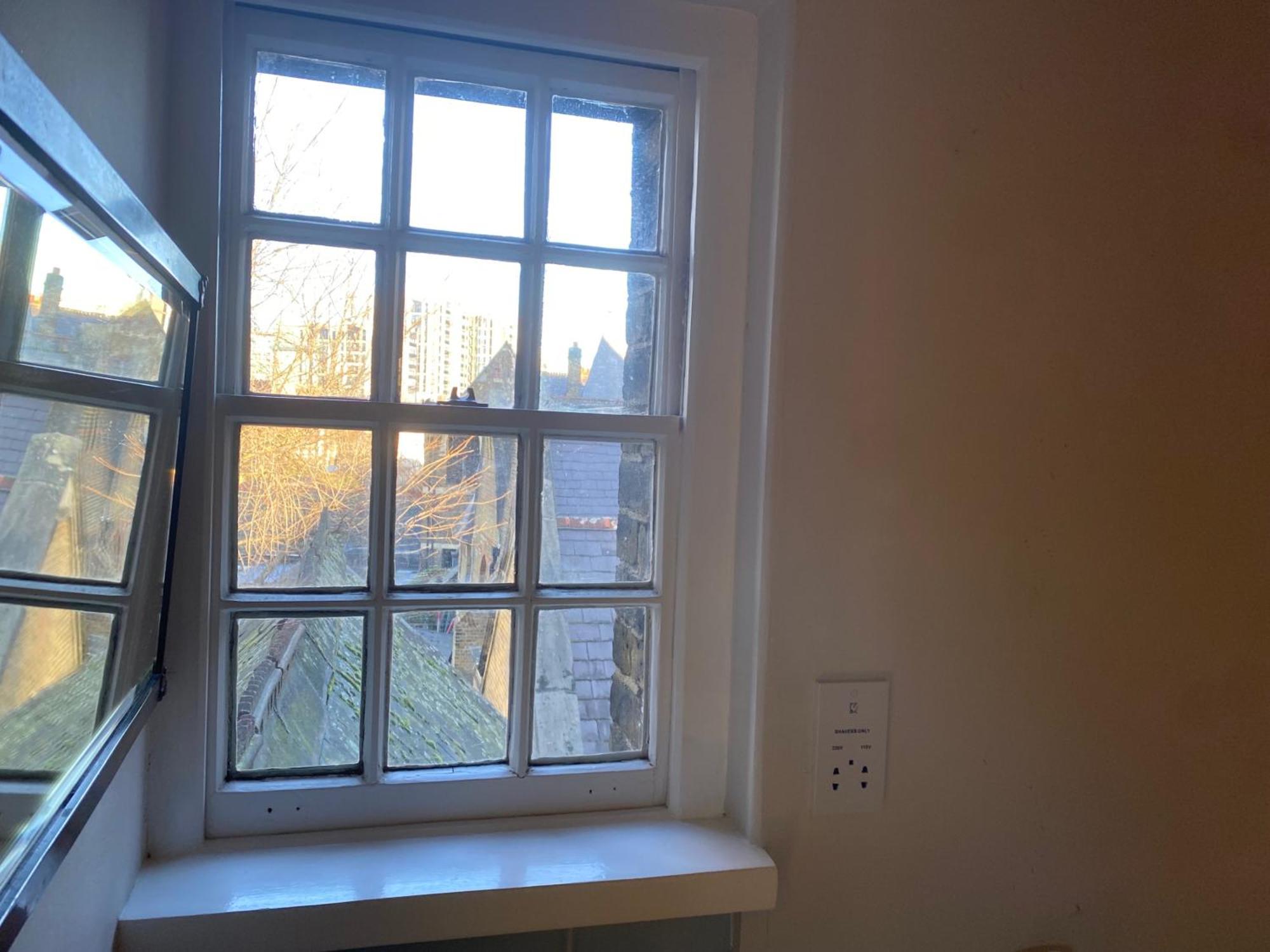 Victorian Building - Sleeps 5 - Pet Friendly *