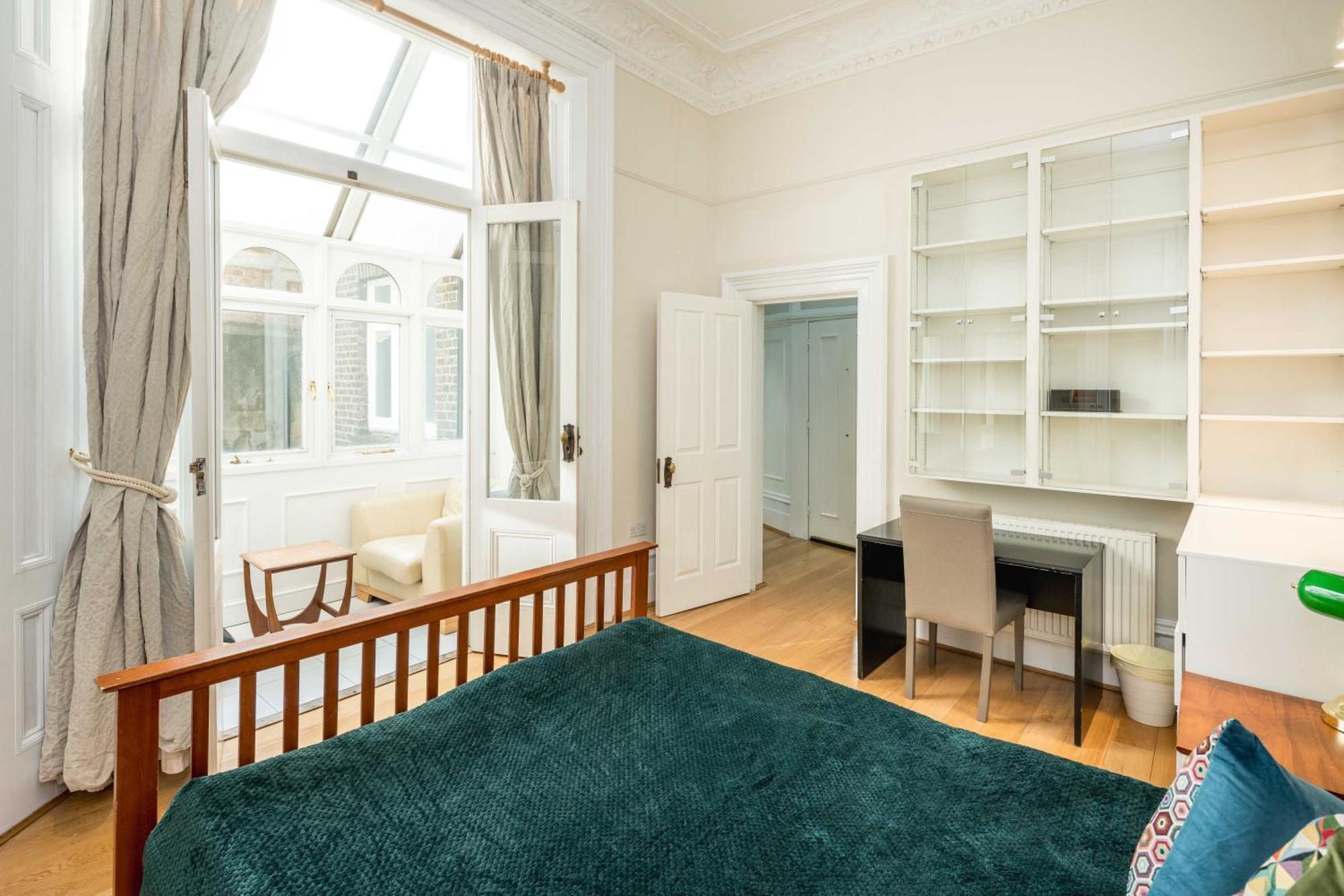 Appartement Four Beds By The Station *