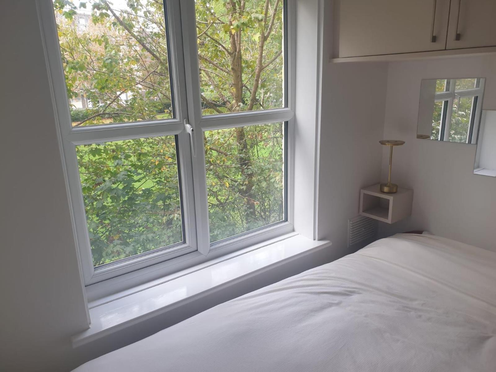 Peaceful On Sharing Flat In Wimbledon Apartment