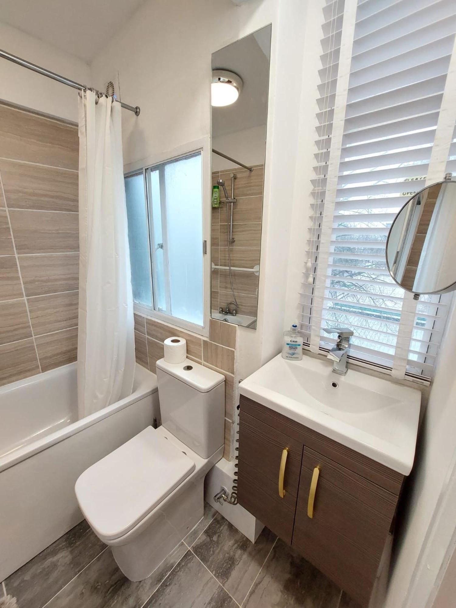 Cosy West Holiday home London