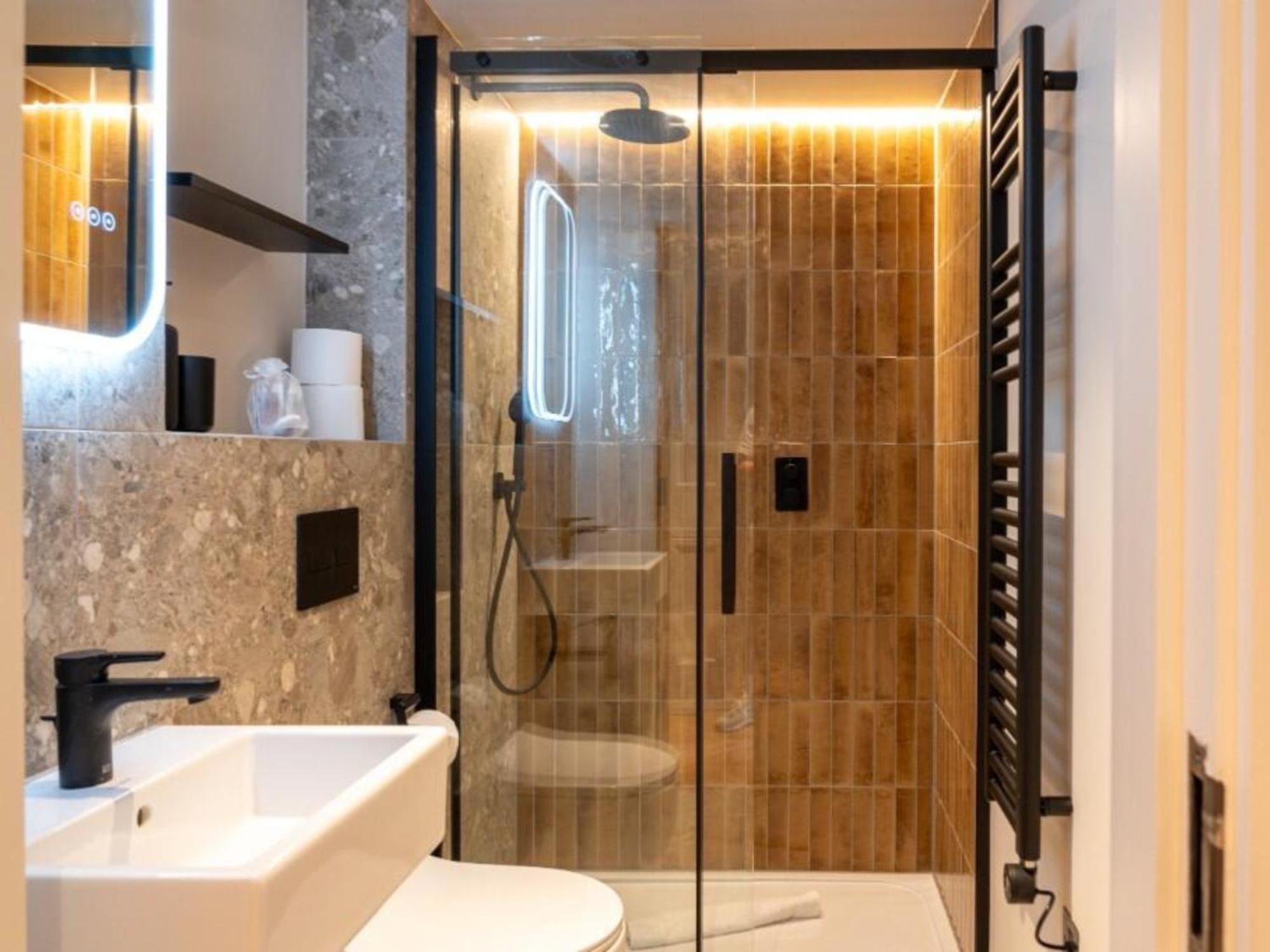 Ensuite, Exclusive Experiences