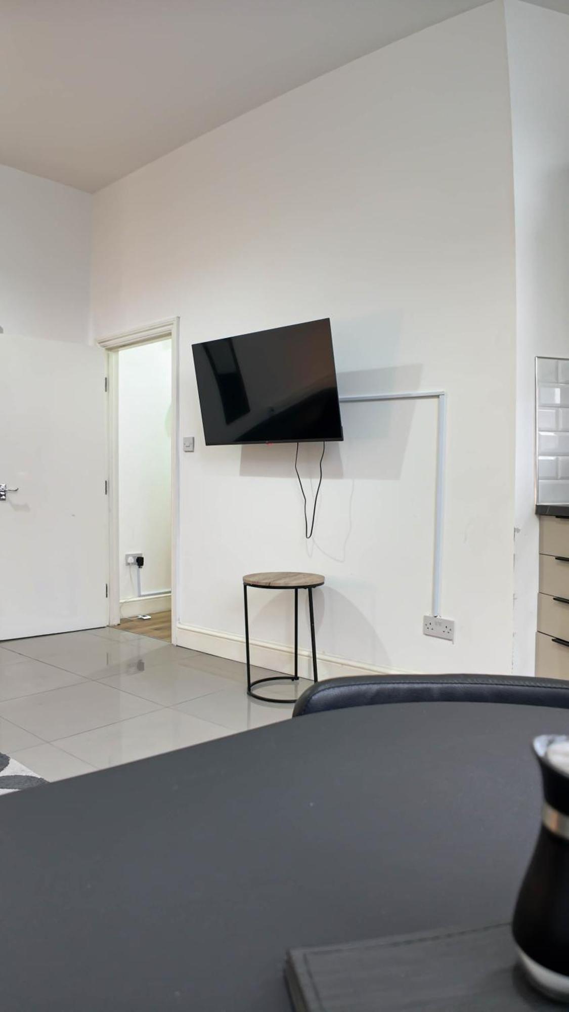 Spacious 2 Bed With Patio In Camden Wr201 Apartamento Londres
