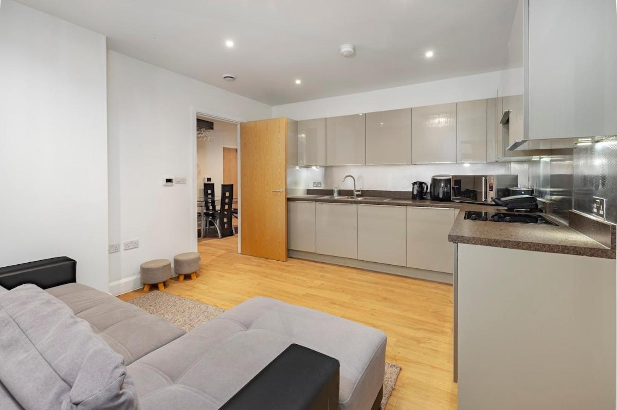 Cozy 2 Bedrooms, Devons Rd Dlr *