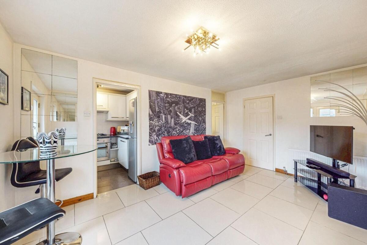 Apartment 1-br Flat With Easy Tube Access Nine Elms London