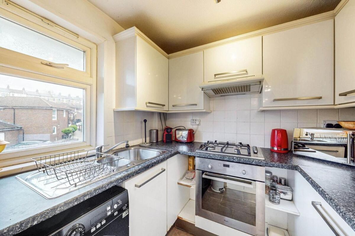 1-br Flat With Easy Tube Access Nine Elms * London