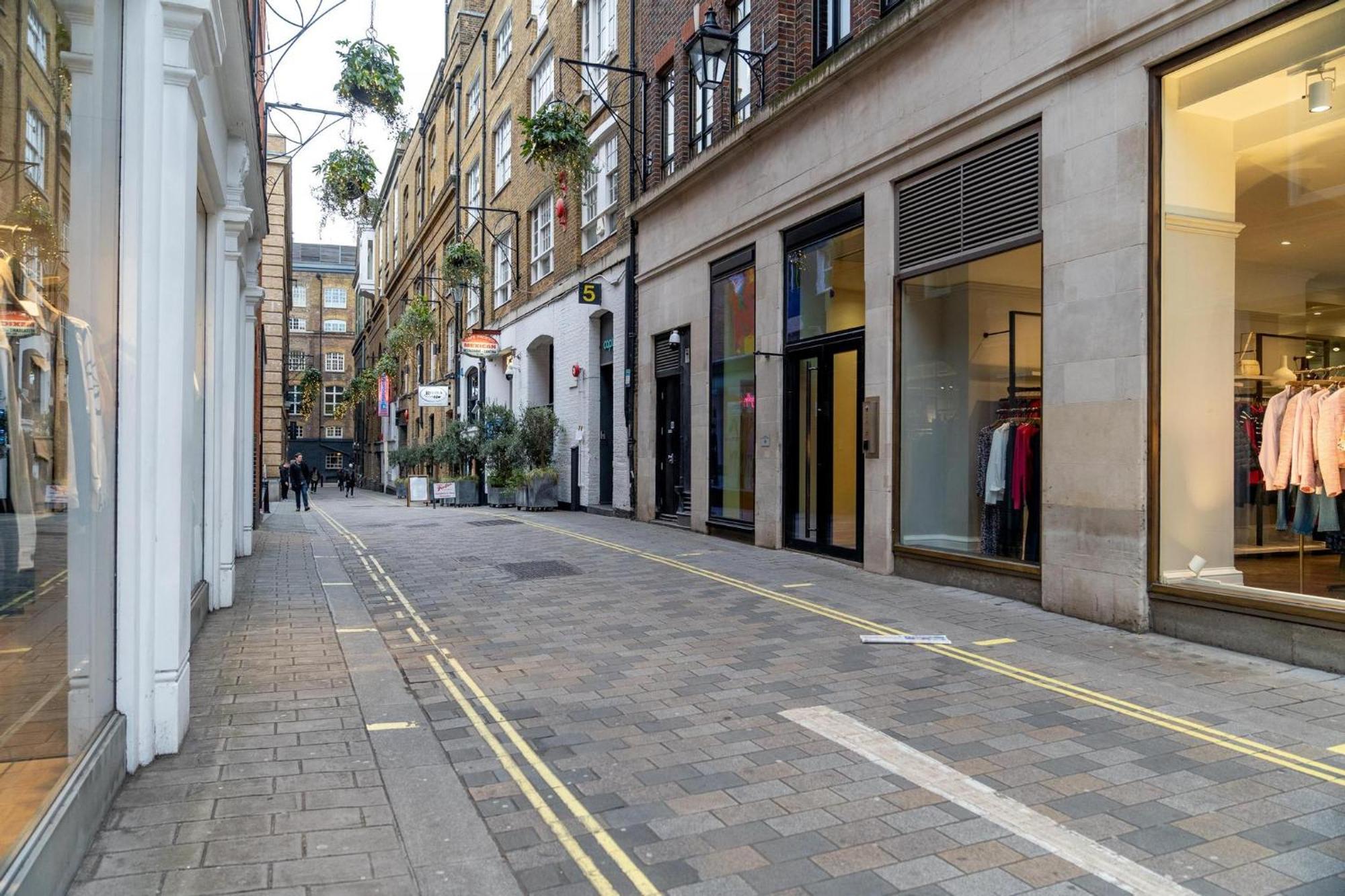 Cuthbert - Heart Of Covent Garden!