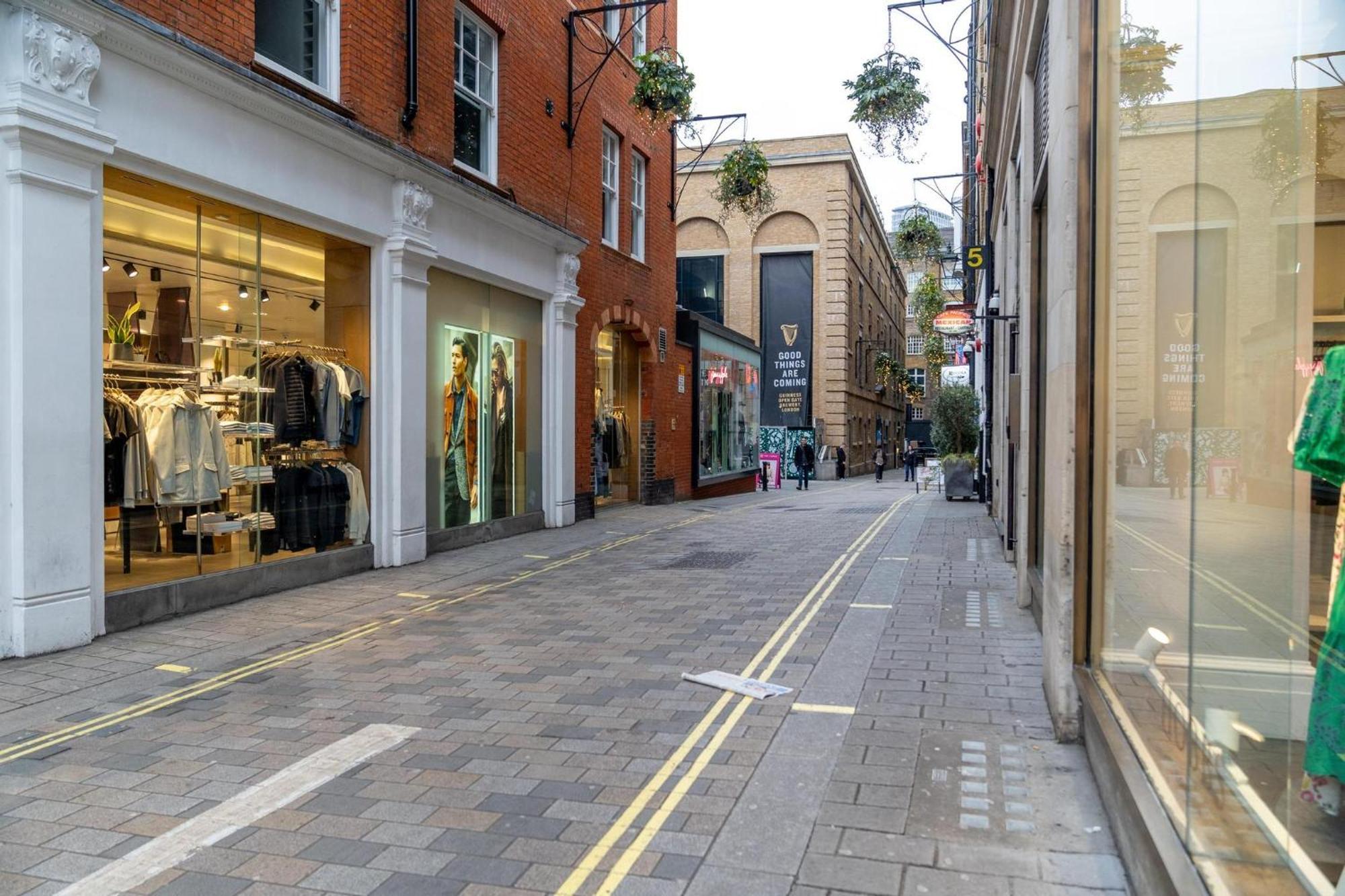 Cuthbert - Heart Of Covent Garden! * Londres