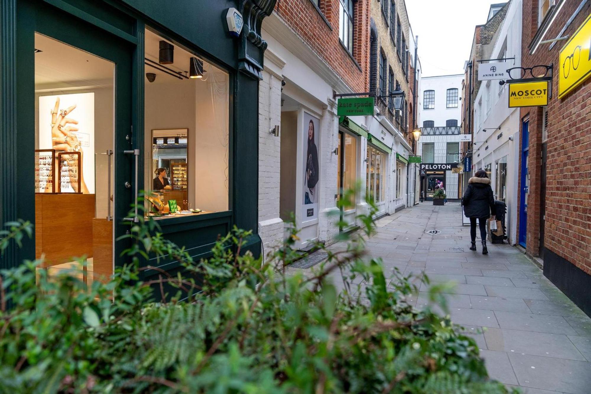 Cuthbert - Heart Of Covent Garden! * Londres