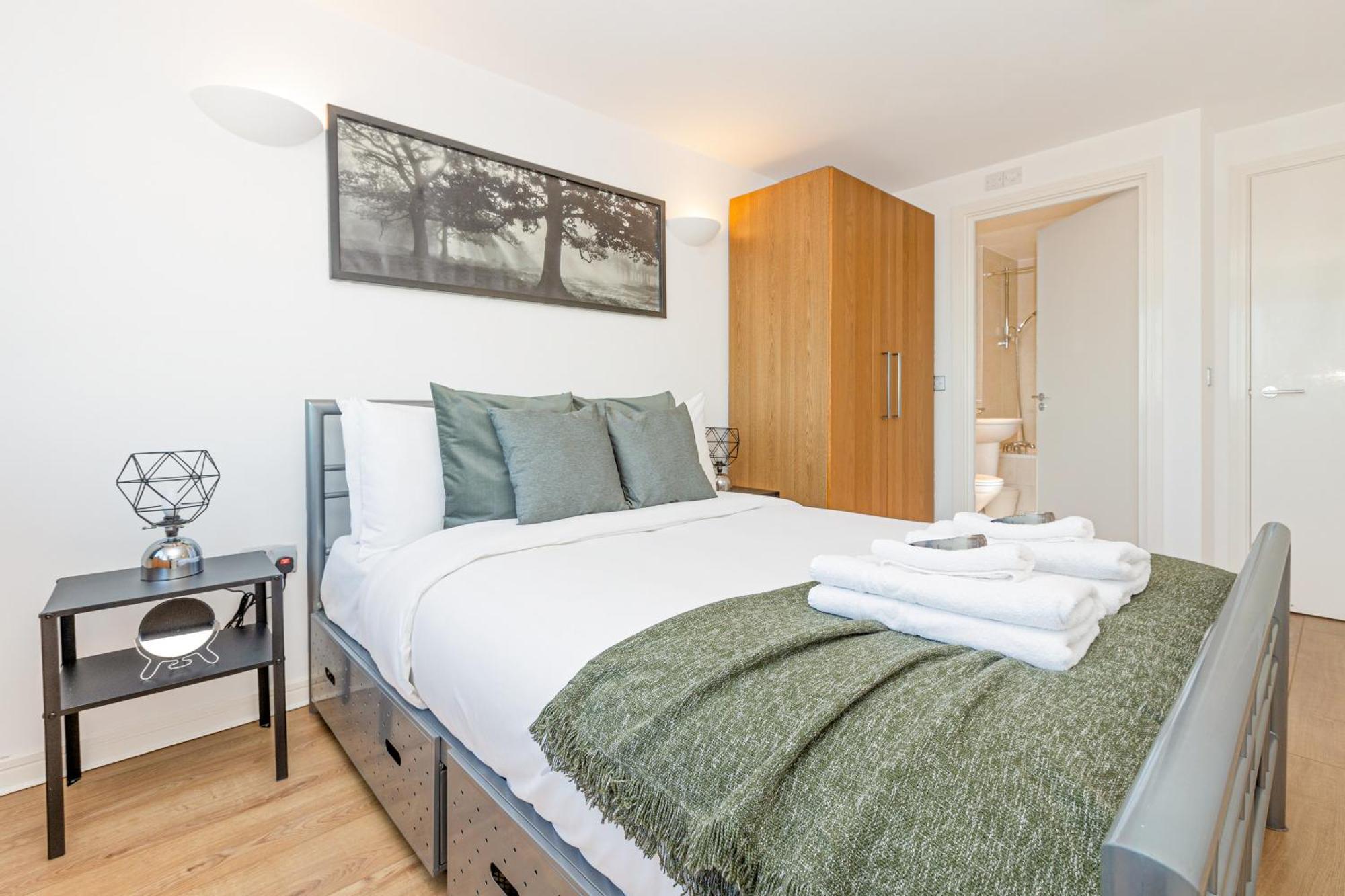 New Listing 2br With Parking, 10min Woolwich St Apartamento *
