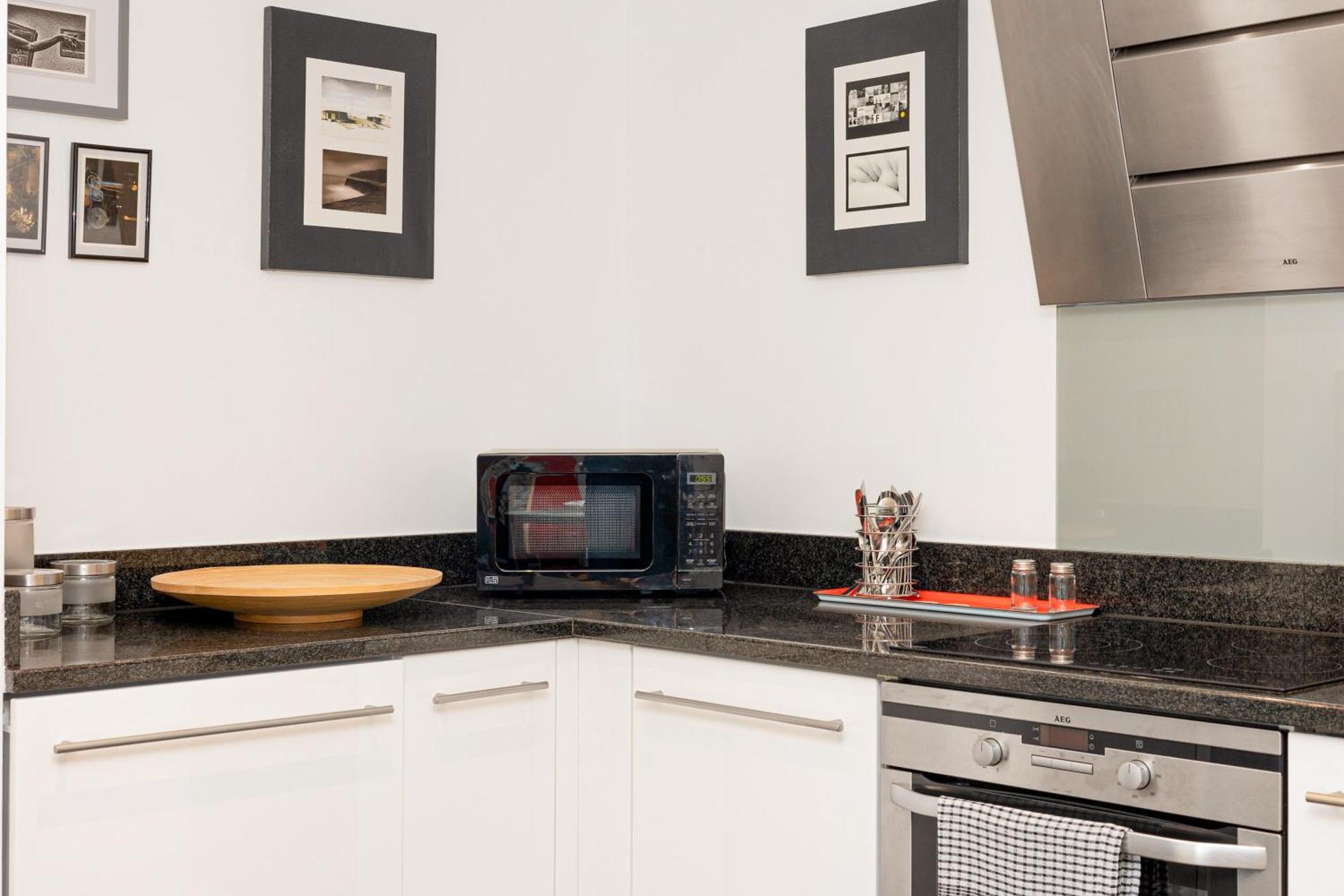 New Listing 2br With Parking, 10min Woolwich St Londres