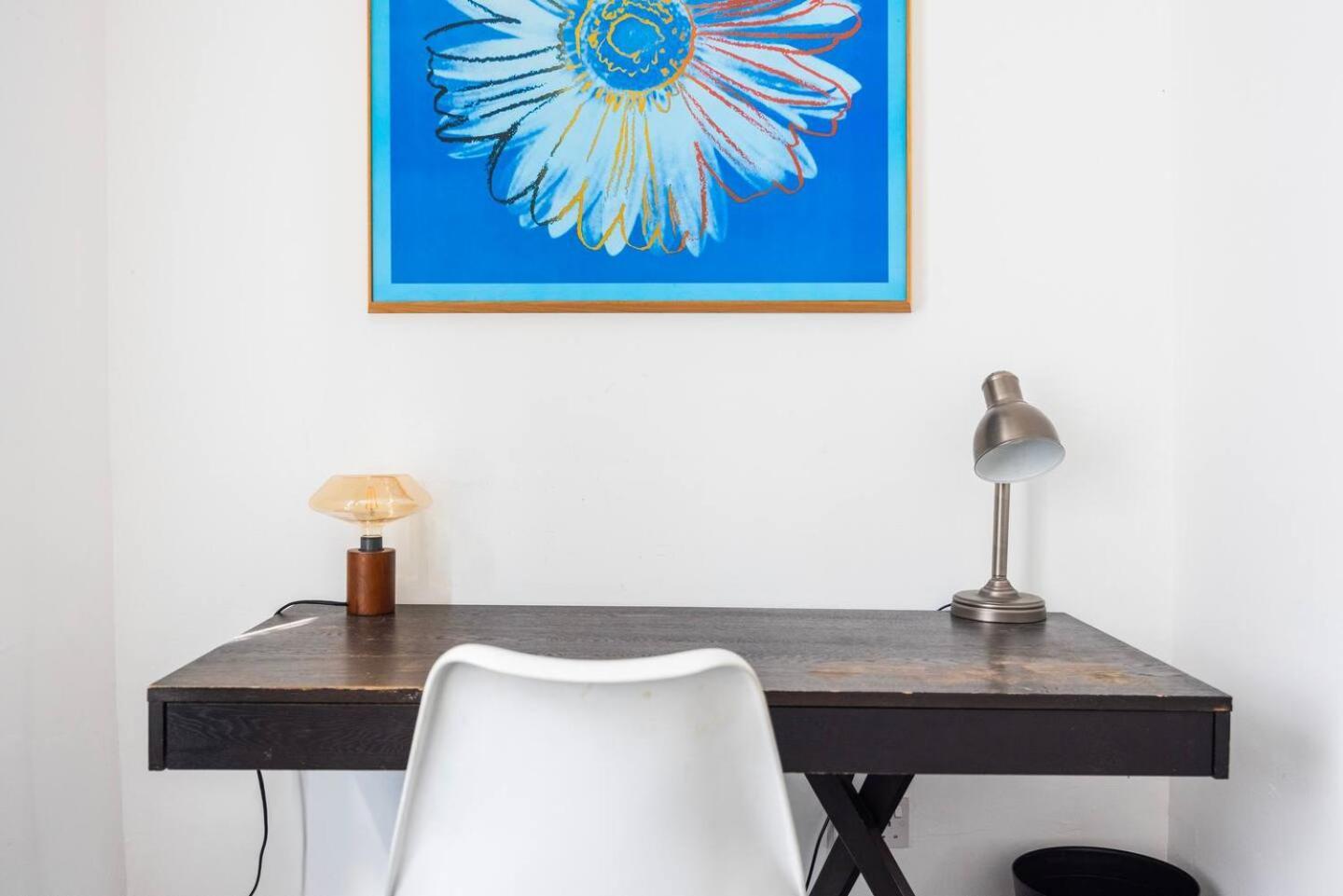Vakantiehuis Modern - 5 Mins To Whitechapel Station Londen