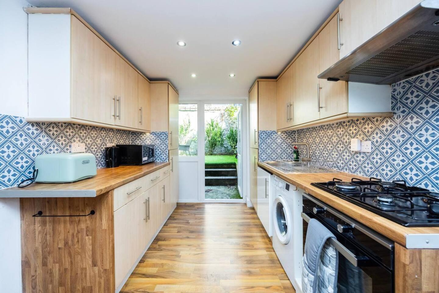 Modern - 5 Mins To Whitechapel Station * Londen