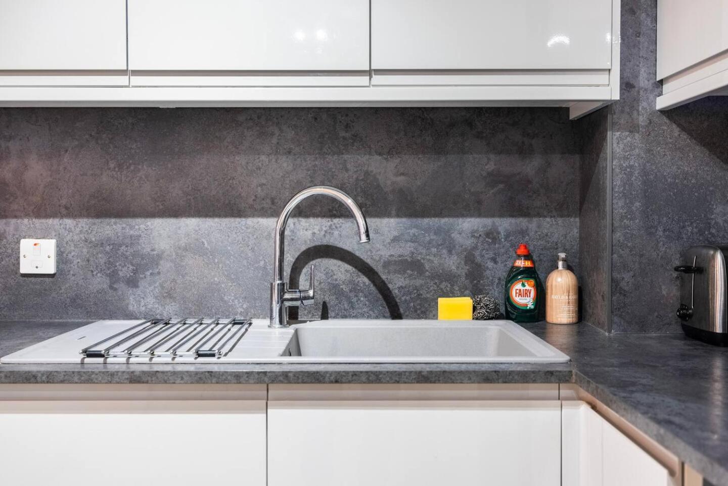 Ferienhaus Lavish 1 Bedroom Near Tottenham Stadium London