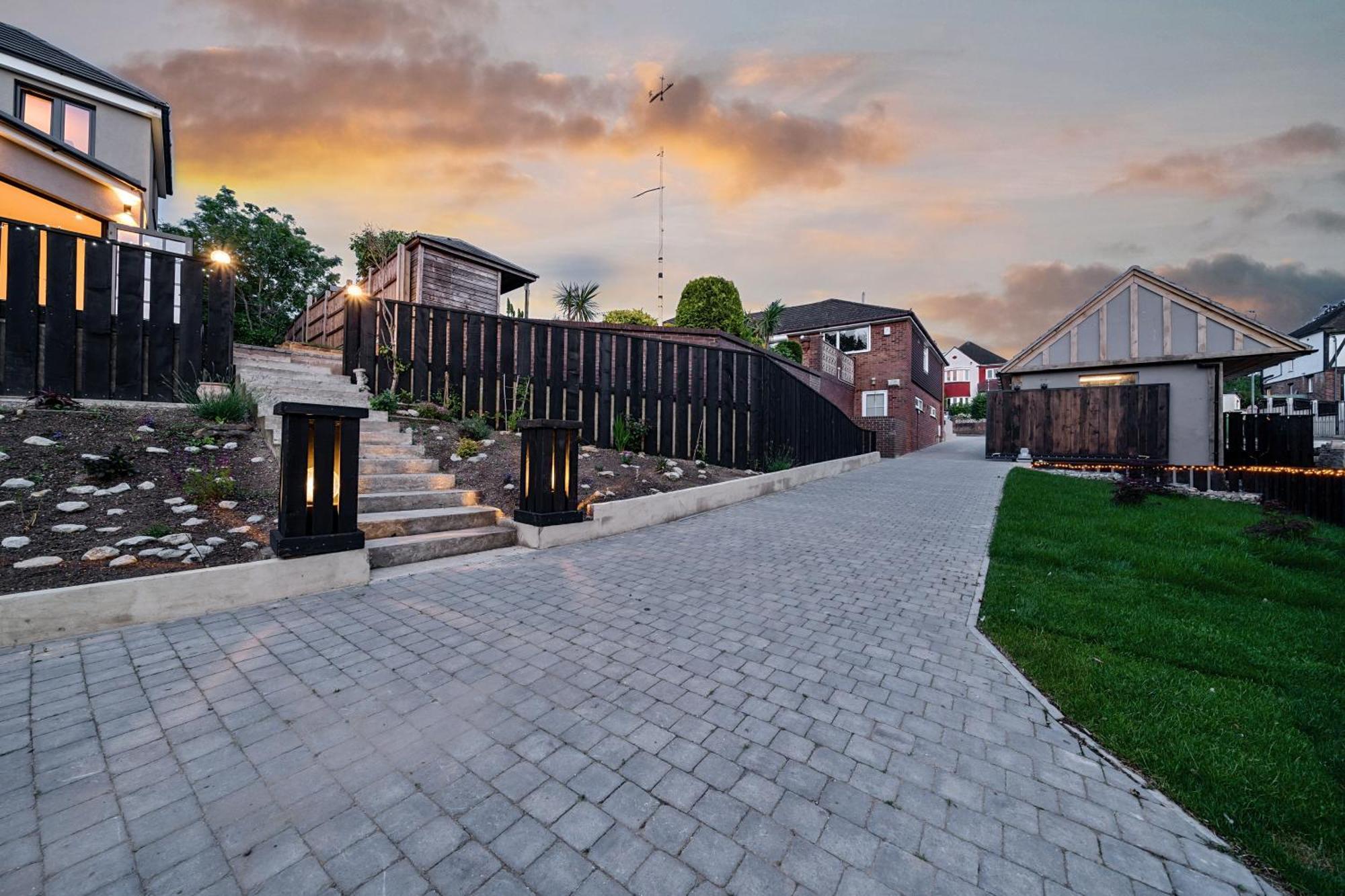 The Ridge London - Luxury Designer With Hot Tub And Sauna, Bexley Borough Of London Villa *
