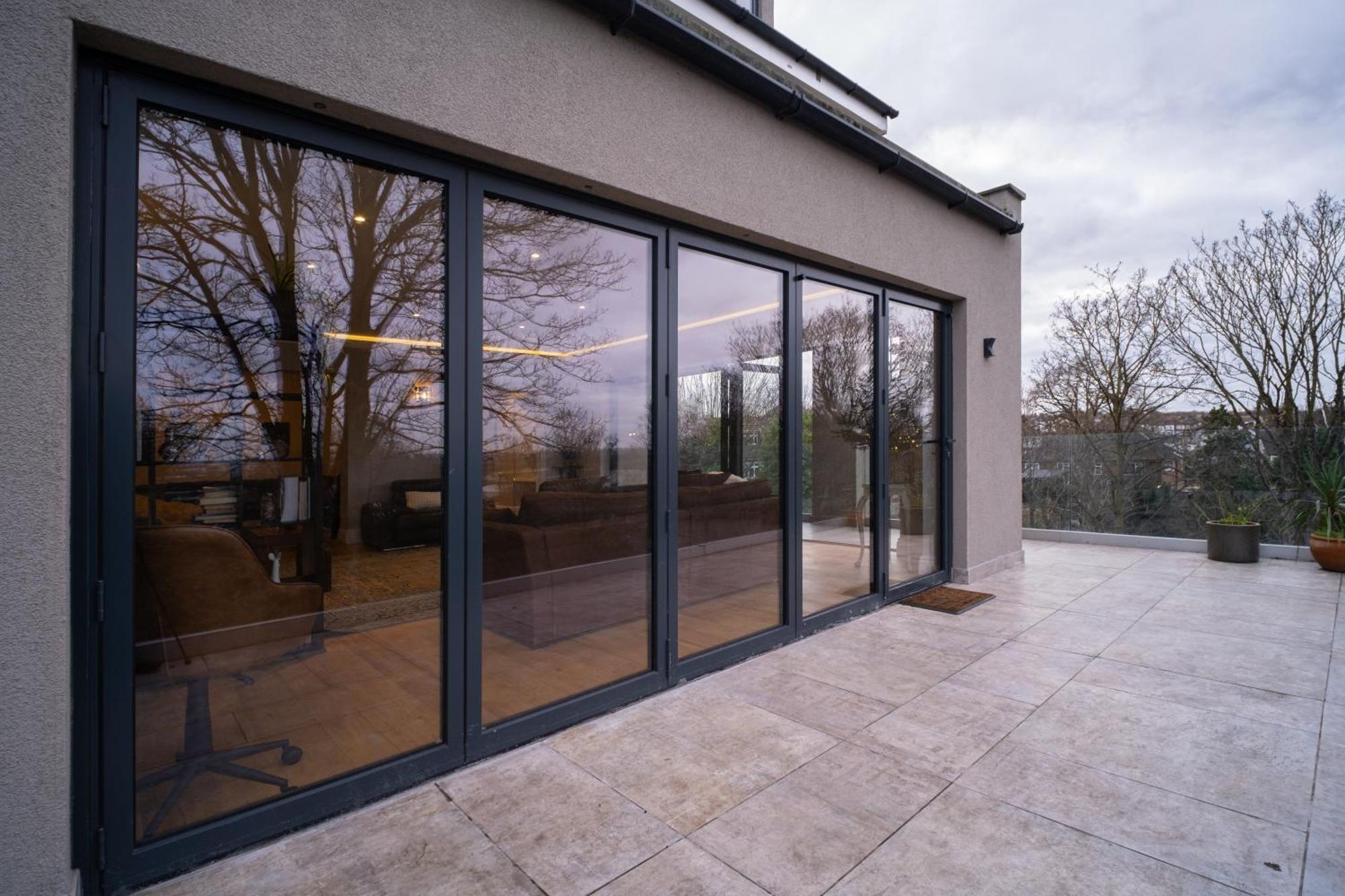 The Ridge London - Luxury Designer With Hot Tub And Sauna, Bexley Borough Of London *