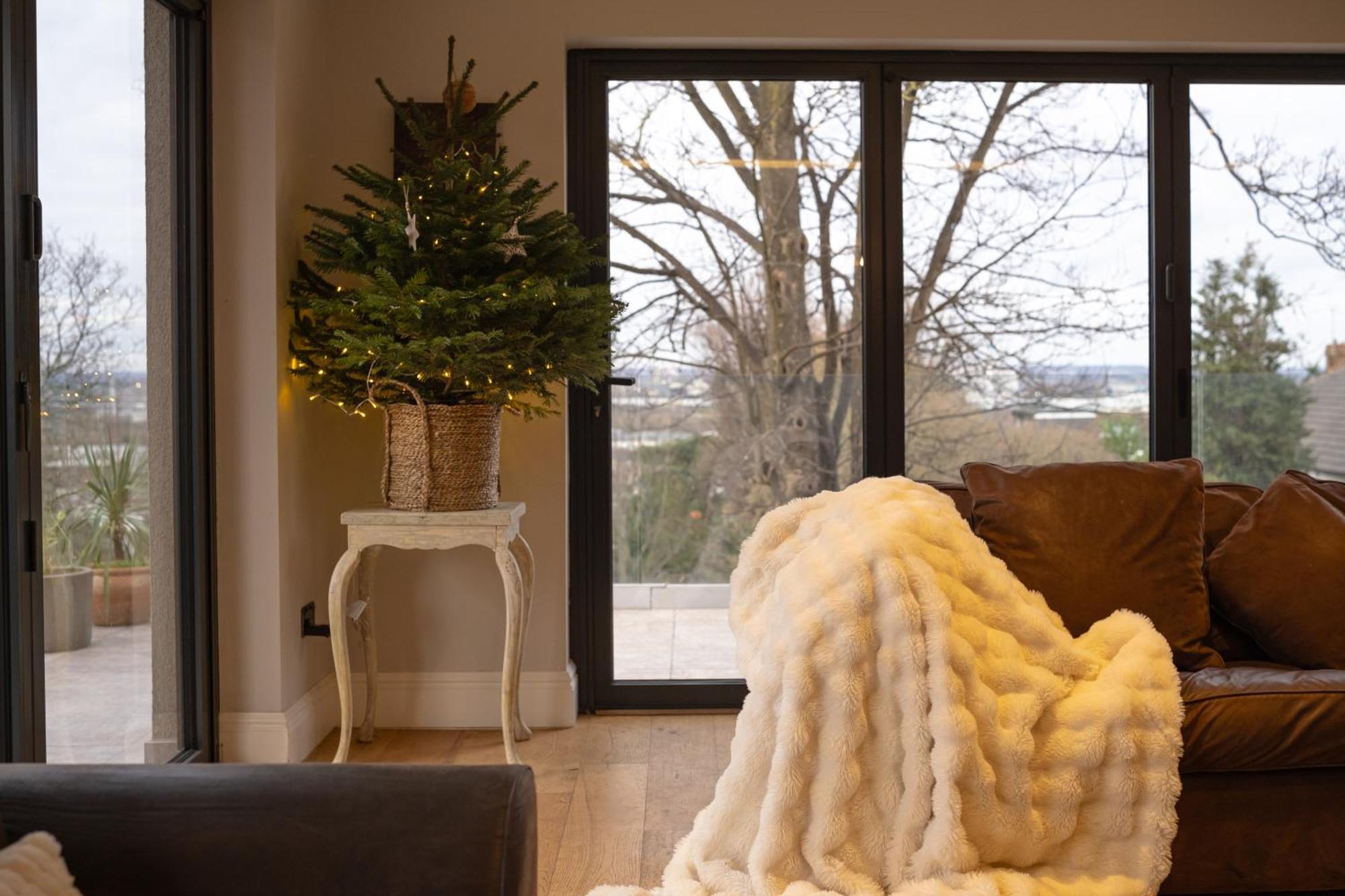 Villa The Ridge London - Luxury Designer With Hot Tub And Sauna, Bexley Borough Of London