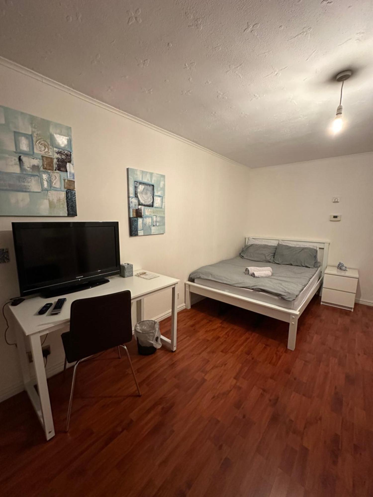 Bed and breakfast White *
