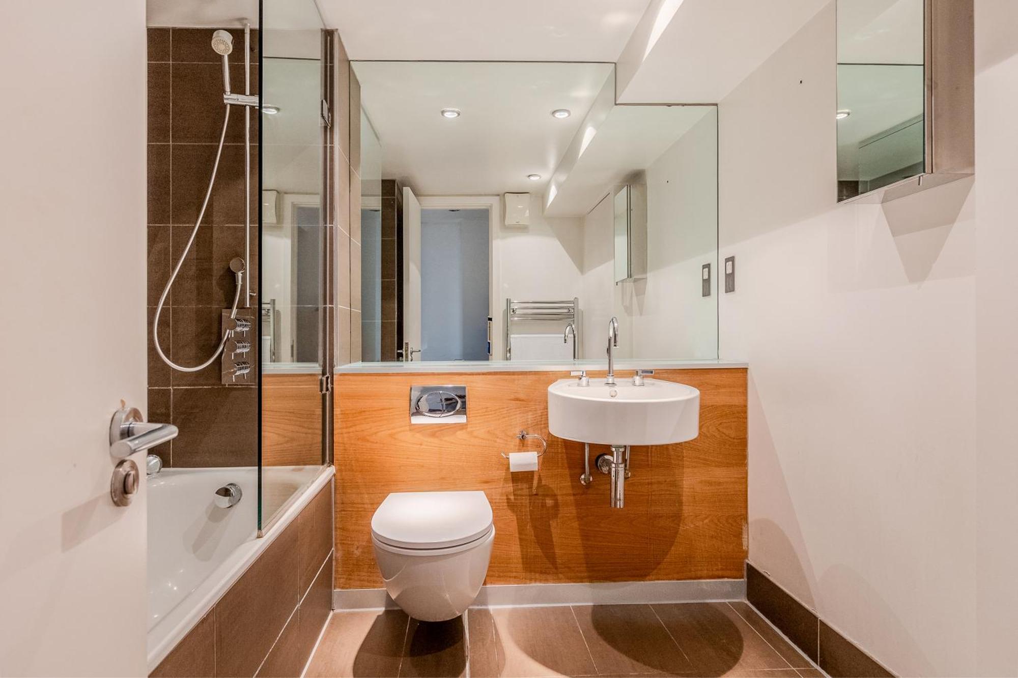 Modern 1br Duplex Near Monument