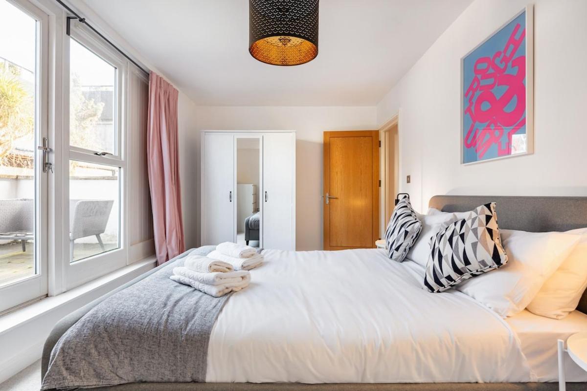 Eye ,split Level And Private Patio,sleeps 6 Appartement