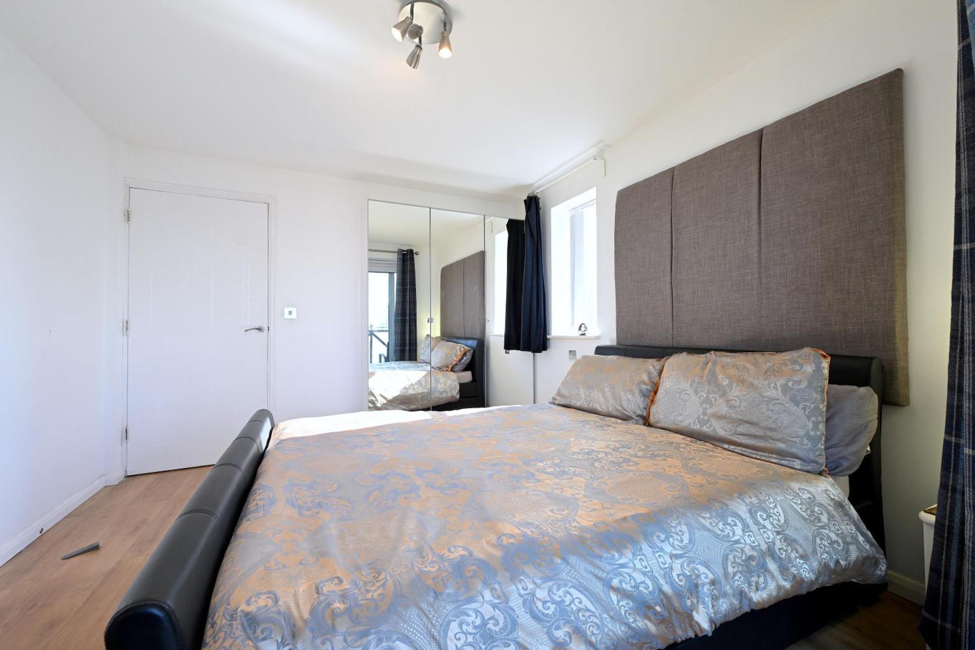 Unique 2-bedroom With River Views! London