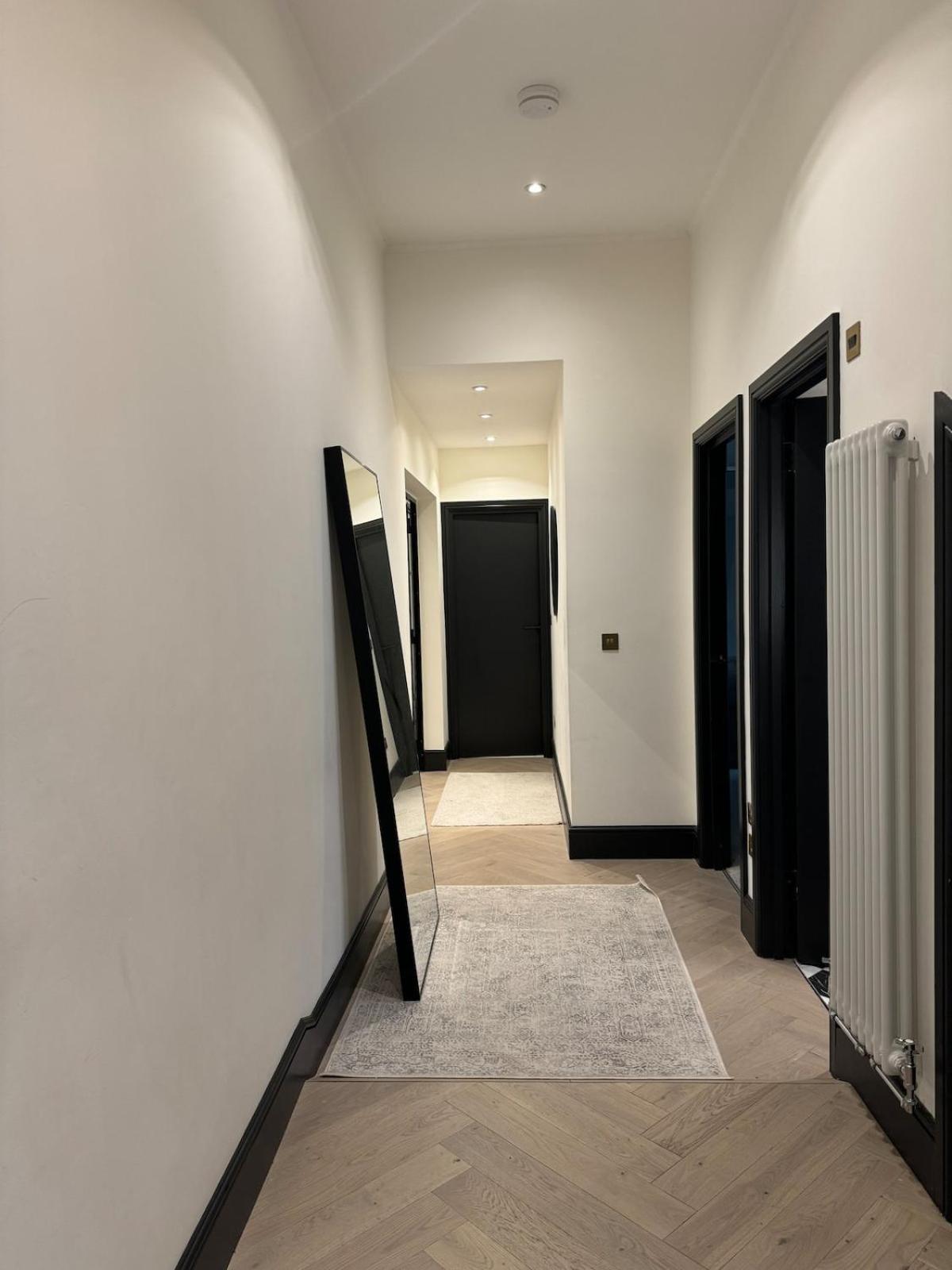 The Location! Holland Park Apartment