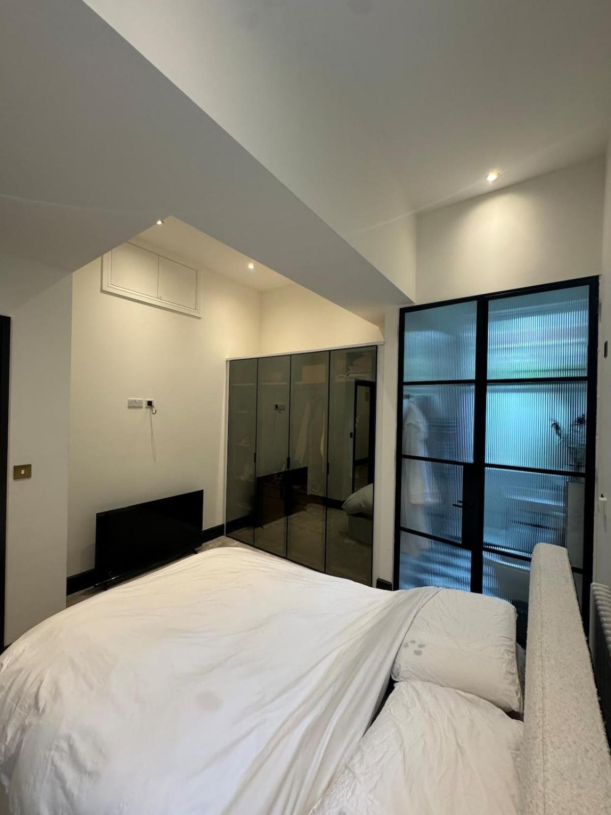 Apartment The Location! Holland Park *
