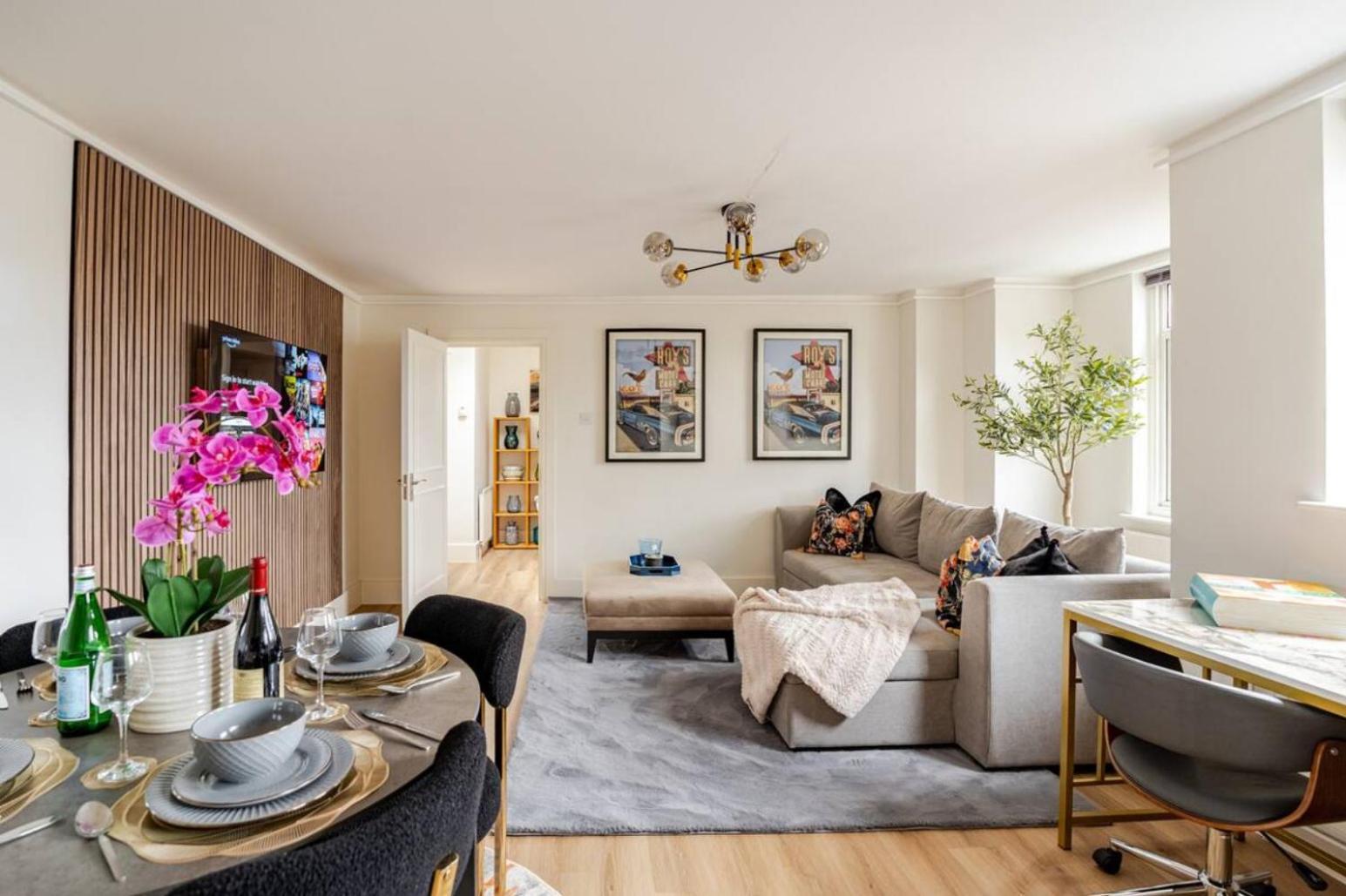 Floor Luxury Penthouse - Sleeps 6 *