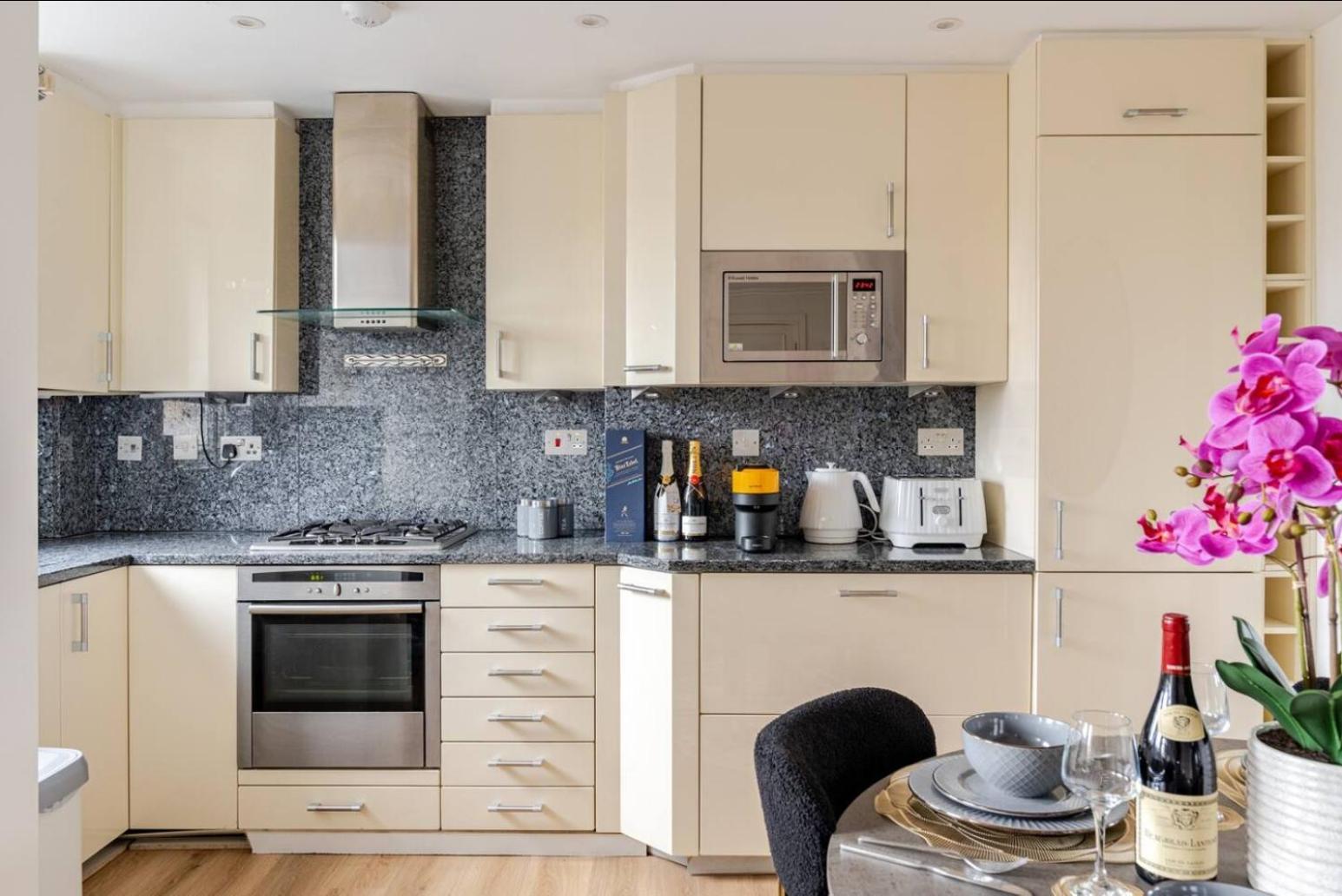 Floor Luxury Penthouse - Sleeps 6